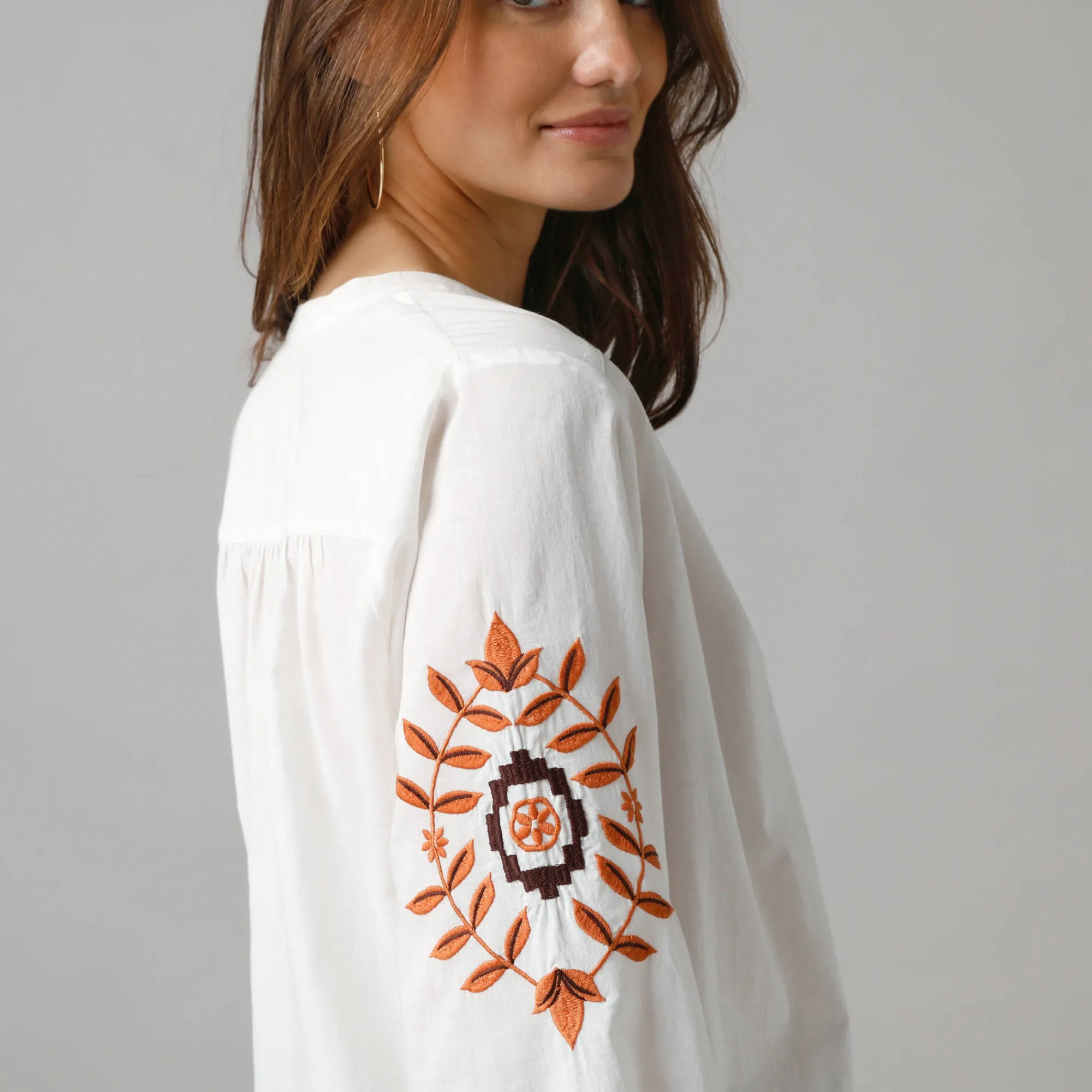 Bloes En Tuniek<Lora Zellini Oversized bloes in katoen, geborduurde details ecru