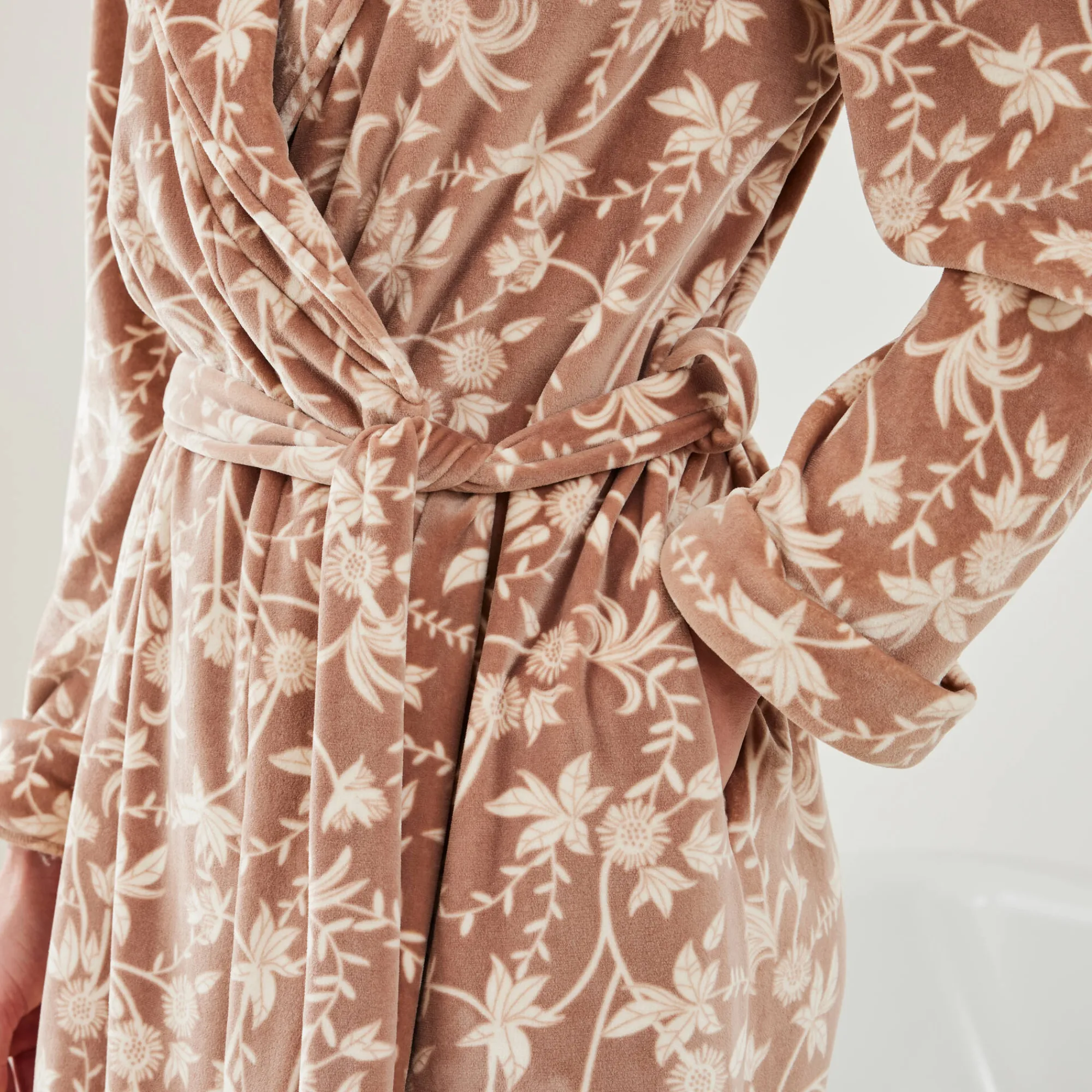 Peignoir En Kamerjas<Blancheporte Peignoir in velours met bloemenprint taupe