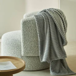 Plaid<Blancheporte Plaid met ribbeleffect en pluchetouch lichtgrijs