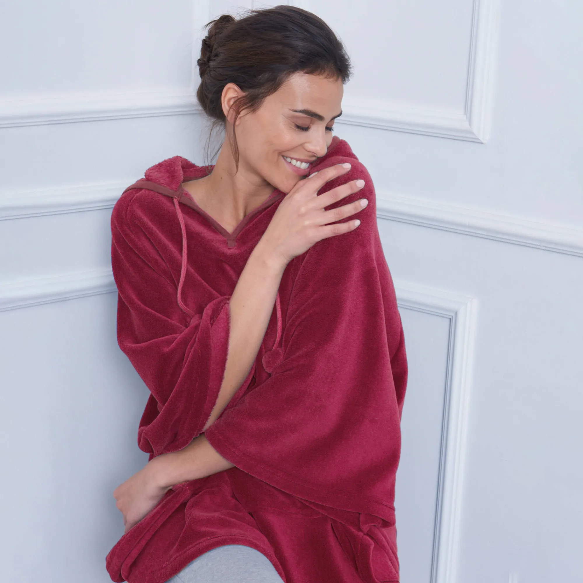 Peignoir En Kamerjas<Blancheporte Poncho in fleece met pluchetouch en kap kersenrood