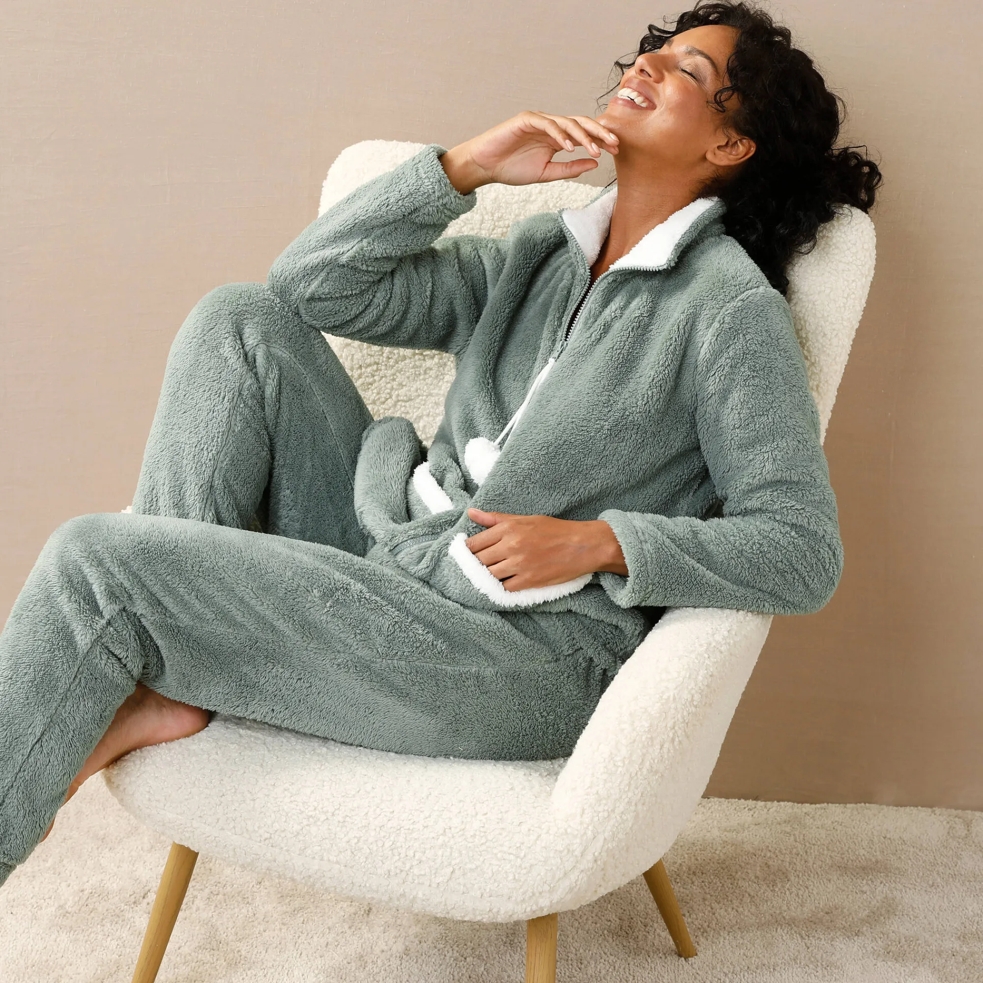 Pyjama<Blancheporte Pyjama in fleece, jasje met rits en pompons kaki / ecru