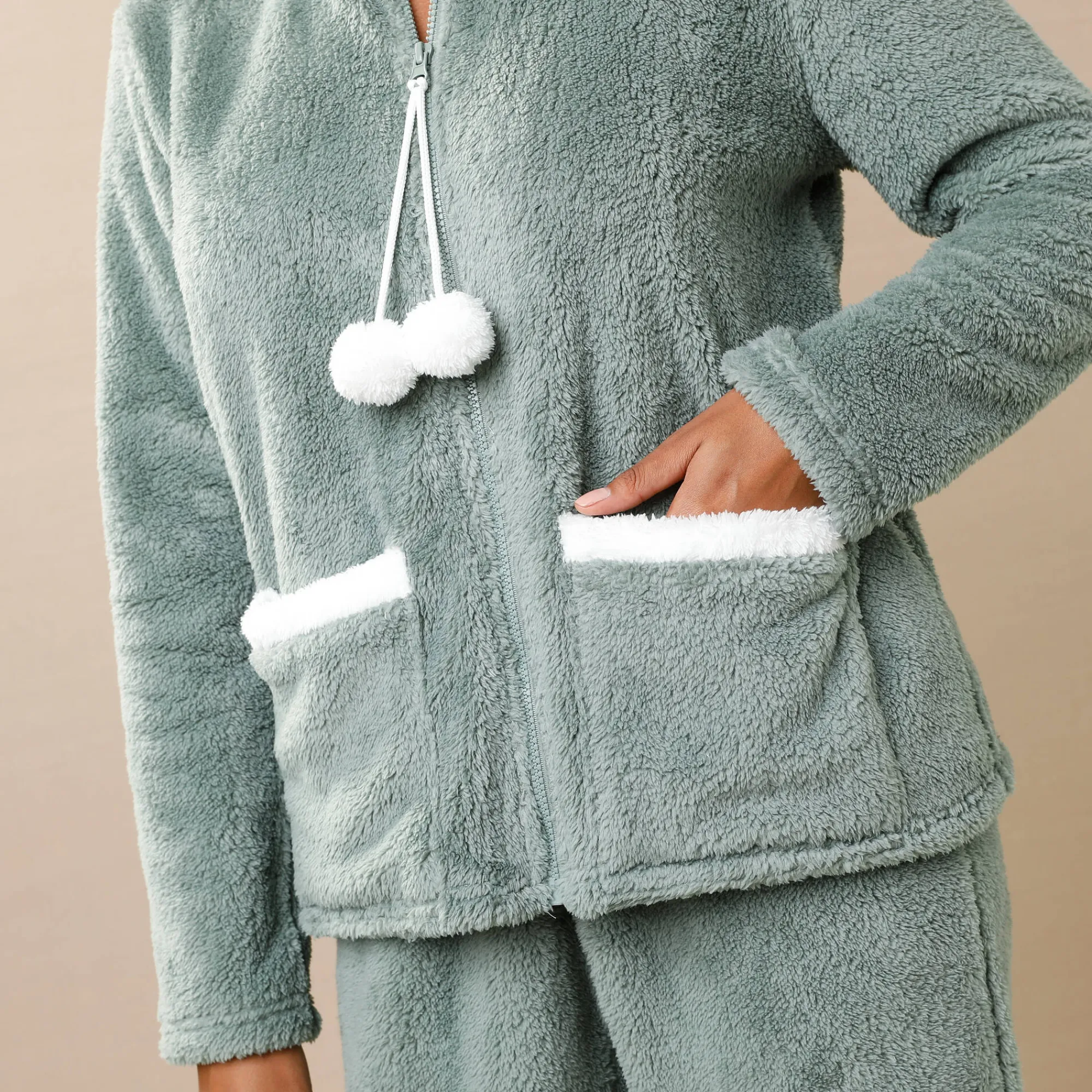 Pyjama<Blancheporte Pyjama in fleece, jasje met rits en pompons kaki / ecru