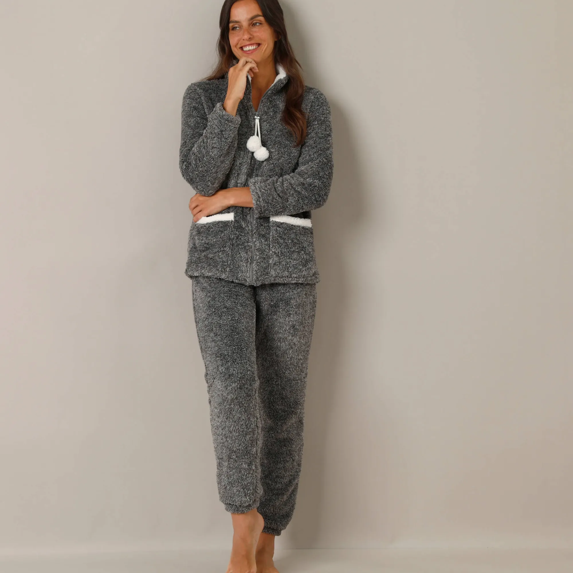 Pyjama<Blancheporte Pyjama in fleece, jasje met rits en pompons grijs / ecru