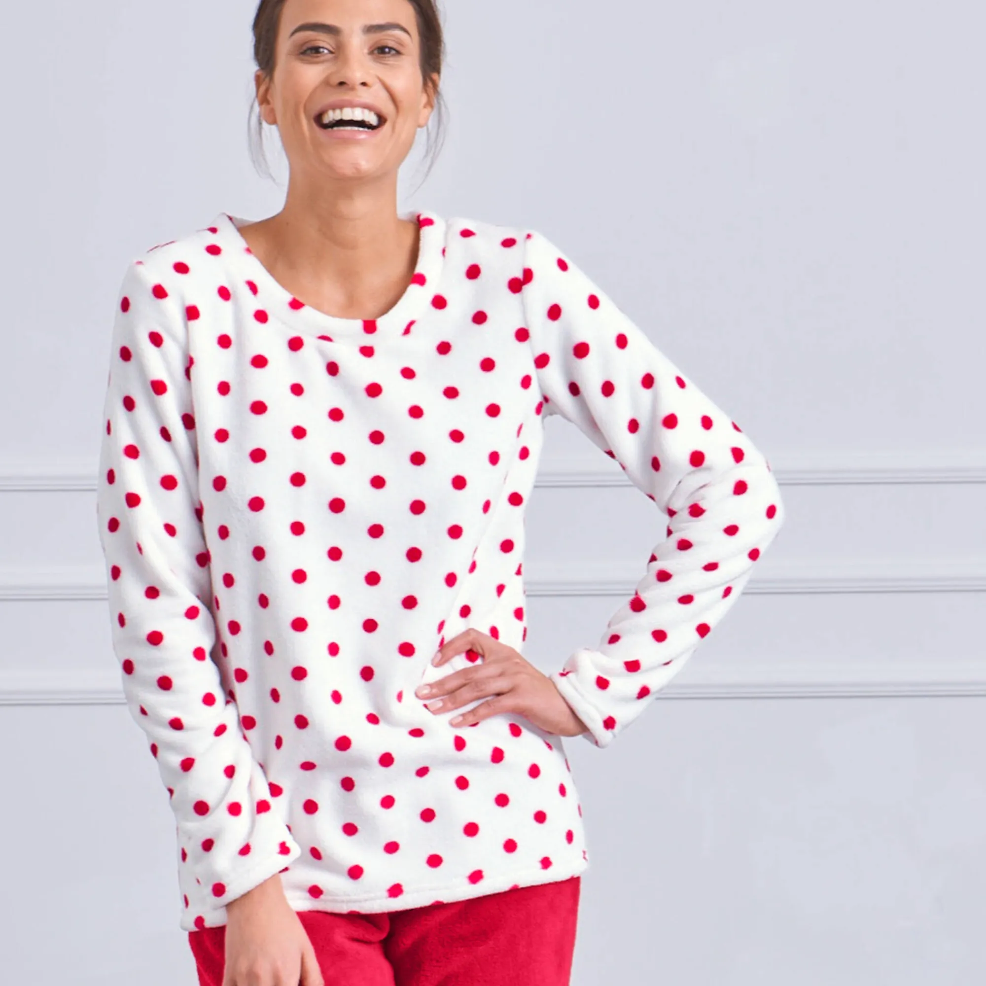 Pyjama<Blancheporte Pyjama in fleece met stippenprint, pluchetouch en lange mouwen kers bolletjes