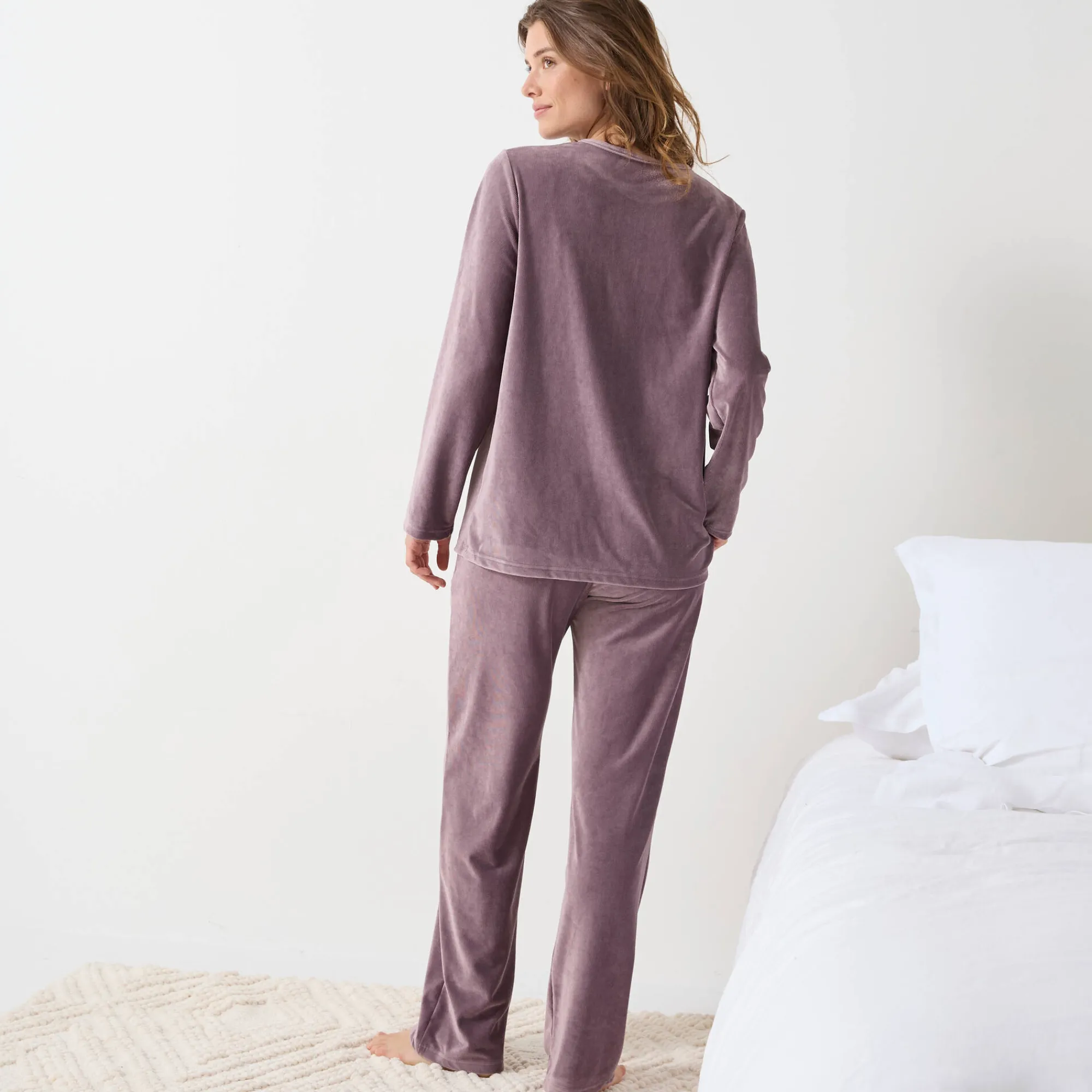 Pyjama<Blancheporte Pyjama in ribvelours, ruim model met lange mouwen taupe