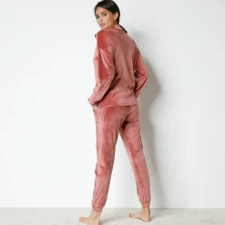 Pyjama<Blancheporte Pyjama in stretchvelours met lange mouwen en knoopjes aan de kraag rozenhout