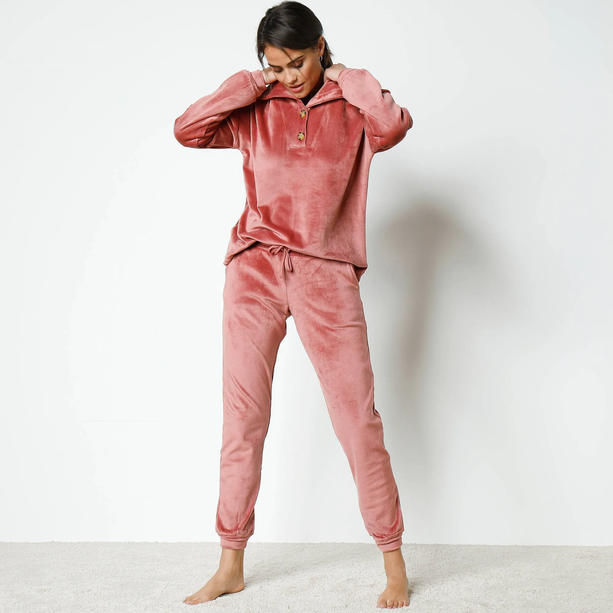 Pyjama<Blancheporte Pyjama in stretchvelours met lange mouwen en knoopjes aan de kraag rozenhout