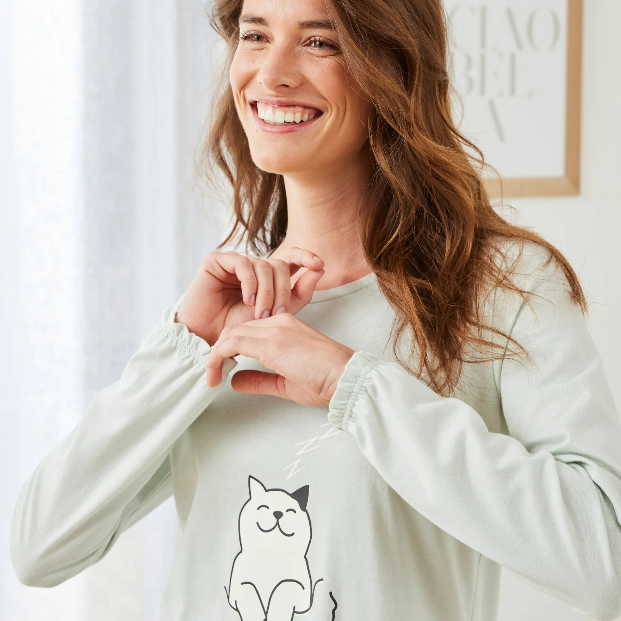 Pyjama<Blancheporte Pyjama met "poes" motief en lange strookmouwen groen / celadon