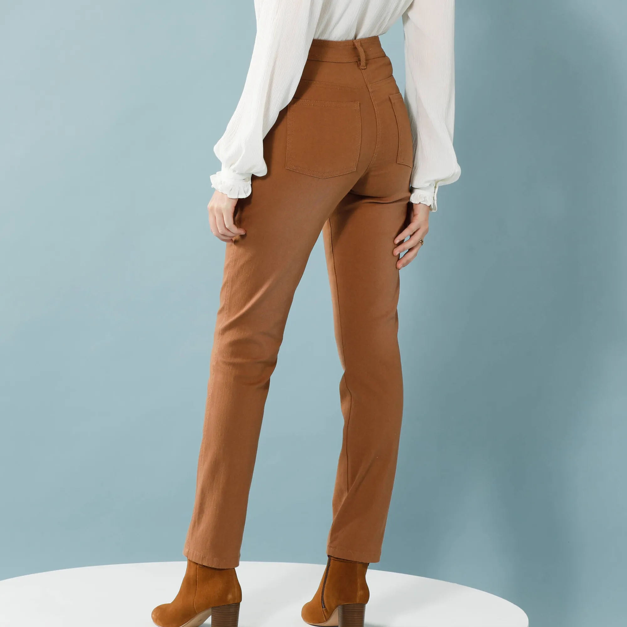 Broek<Blancheporte Rechte broek met deelnaden, speciaal voor kleine lengtes hazelnootbruin