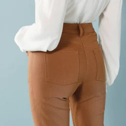 Broek<Blancheporte Rechte broek met deelnaden, speciaal voor kleine lengtes hazelnootbruin
