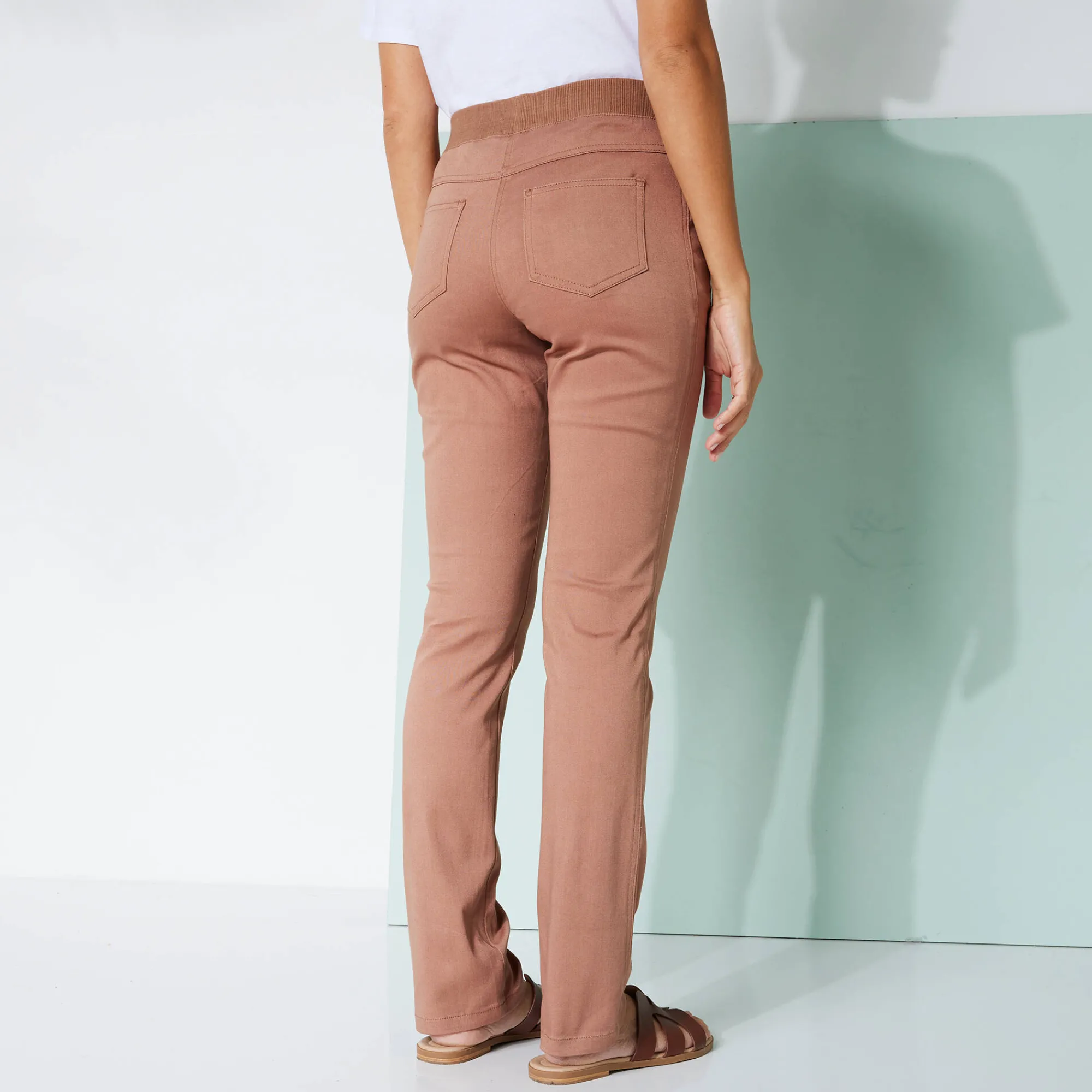 Broek<Blancheporte Rechte broek met elastische taille koffie