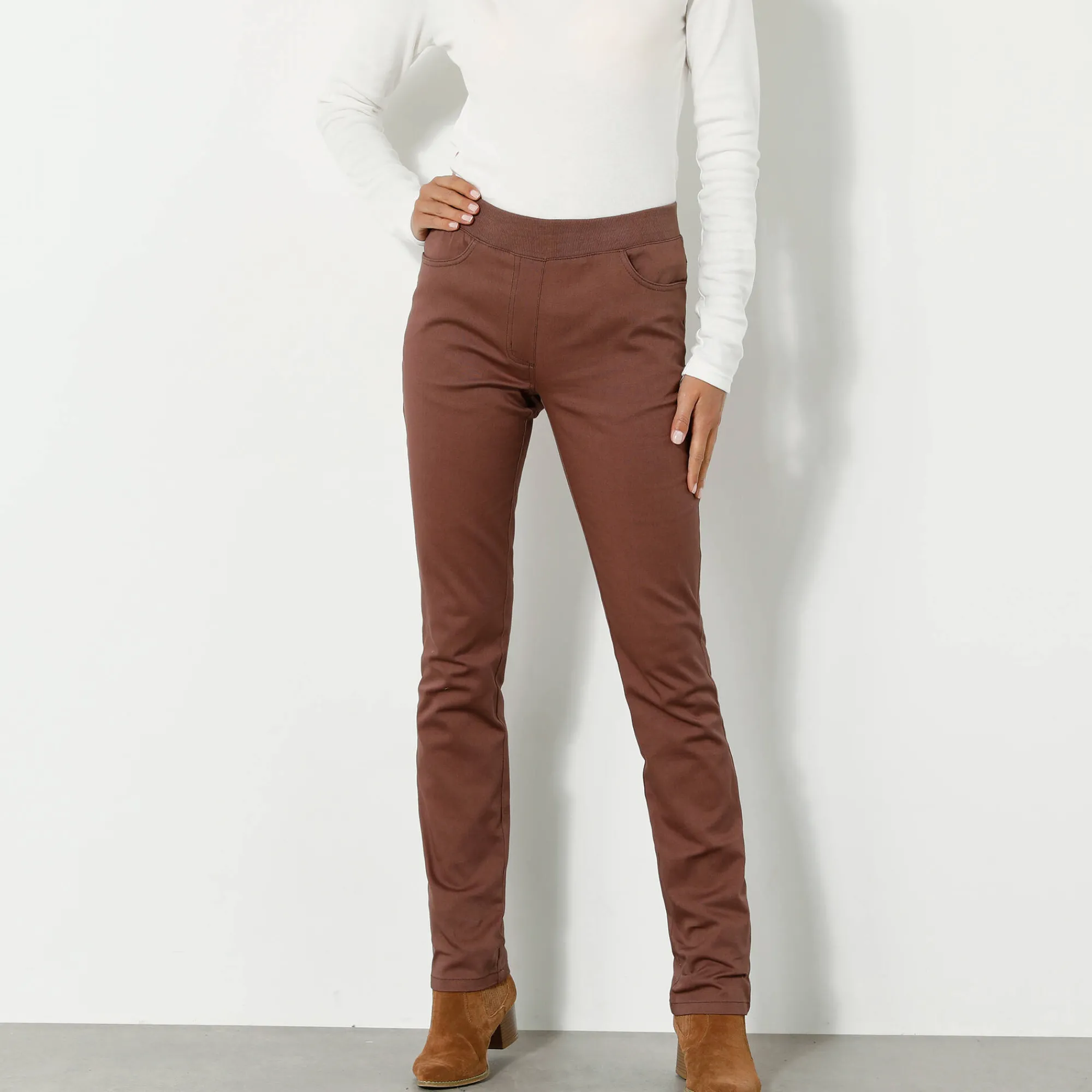 Broek<Blancheporte Rechte broek met elastische taille chocolade