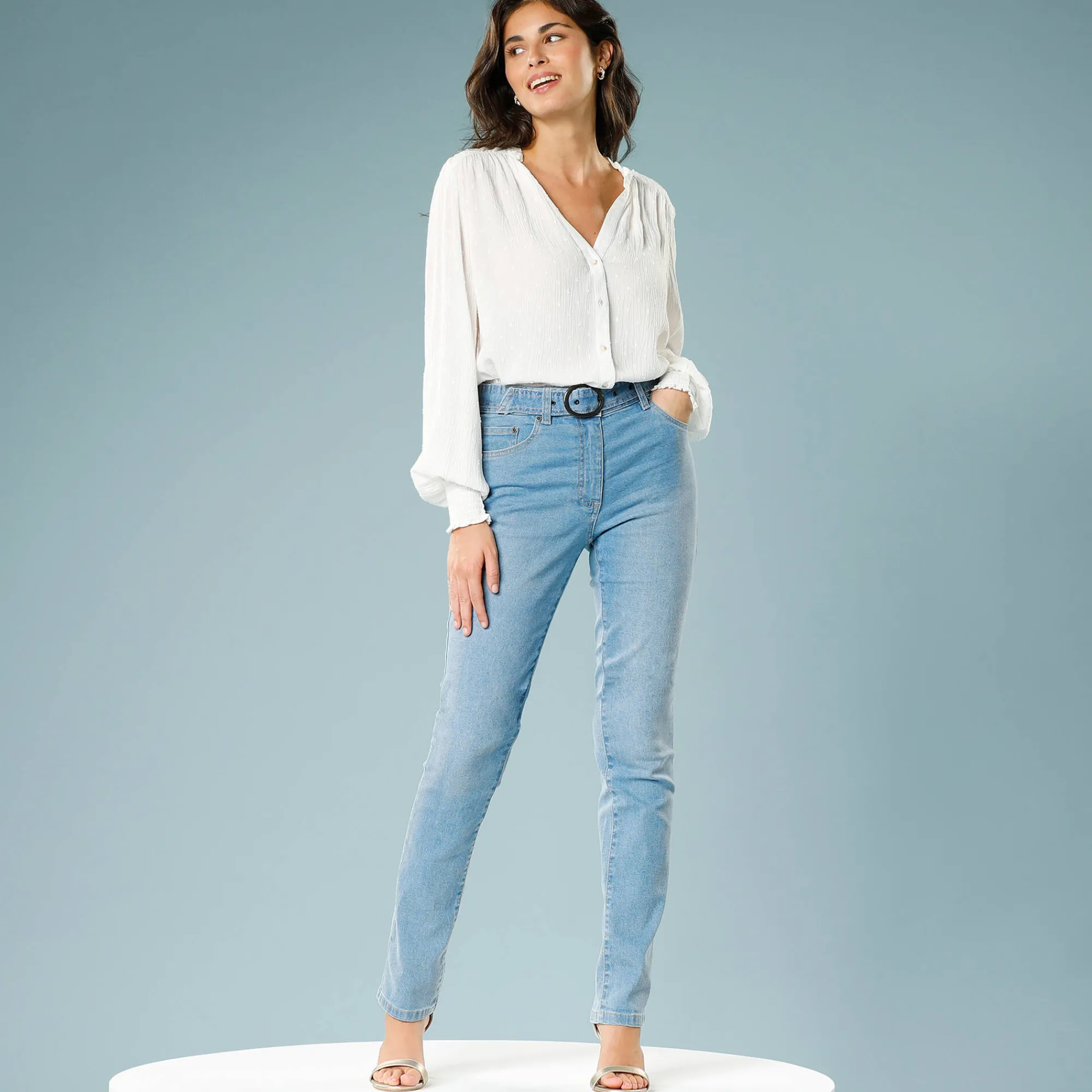 Jeans<Blancheporte Rechte jeans met ceintuur, speciaal voor kleine lengtes bleached