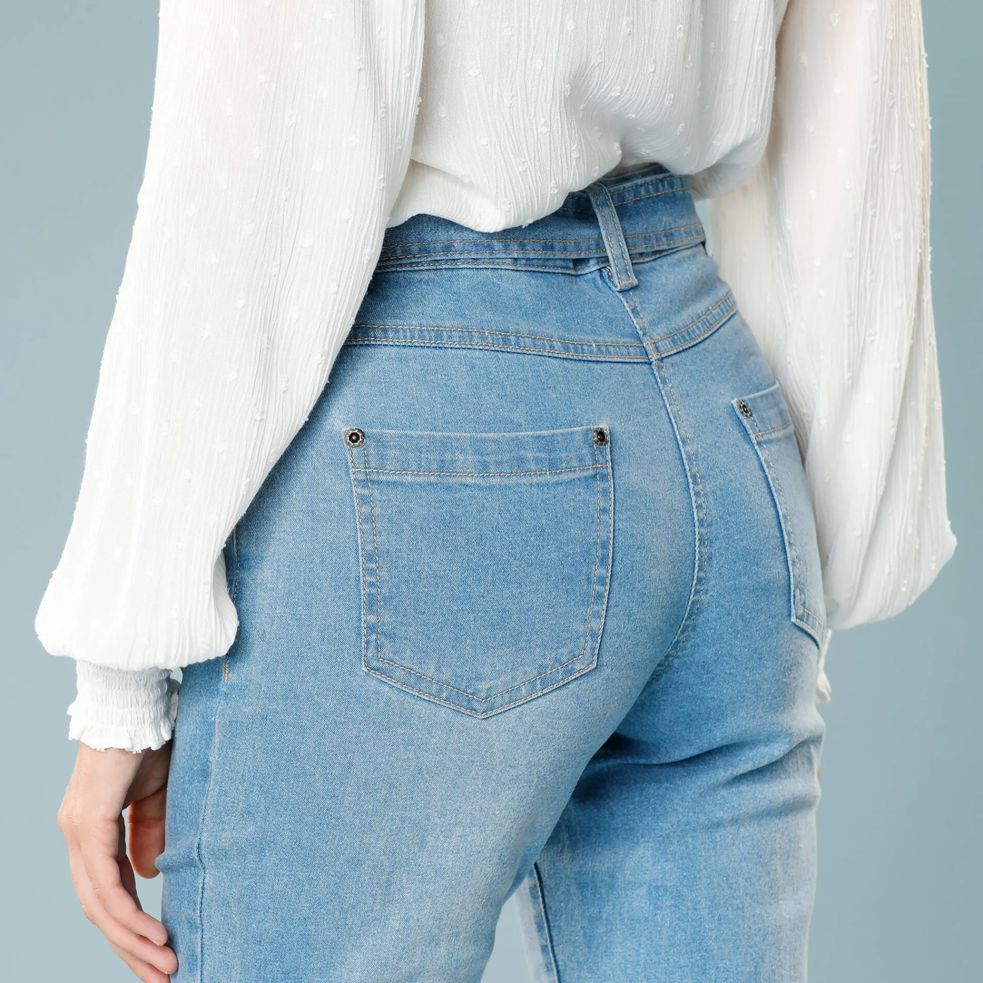 Jeans<Blancheporte Rechte jeans met ceintuur, speciaal voor kleine lengtes bleached