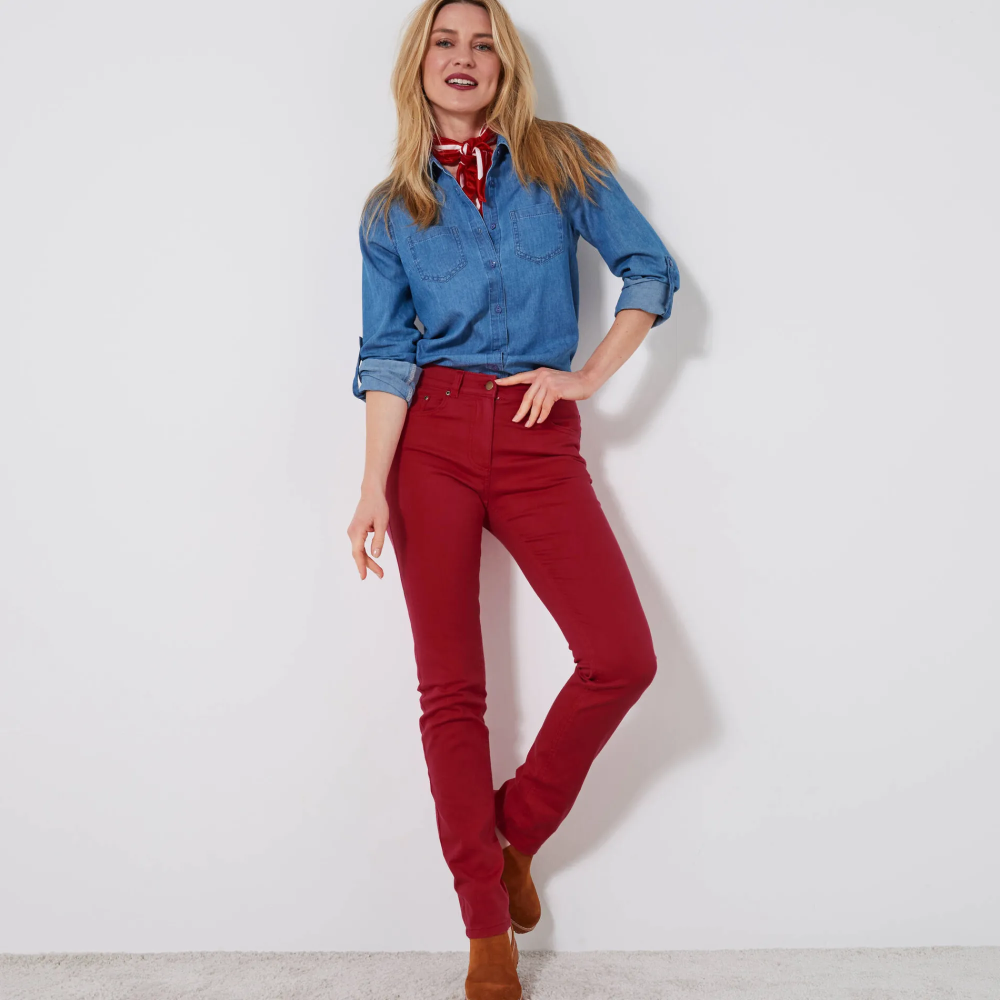 Broek<Colors&Co Rechte stretchbroek donkerrood