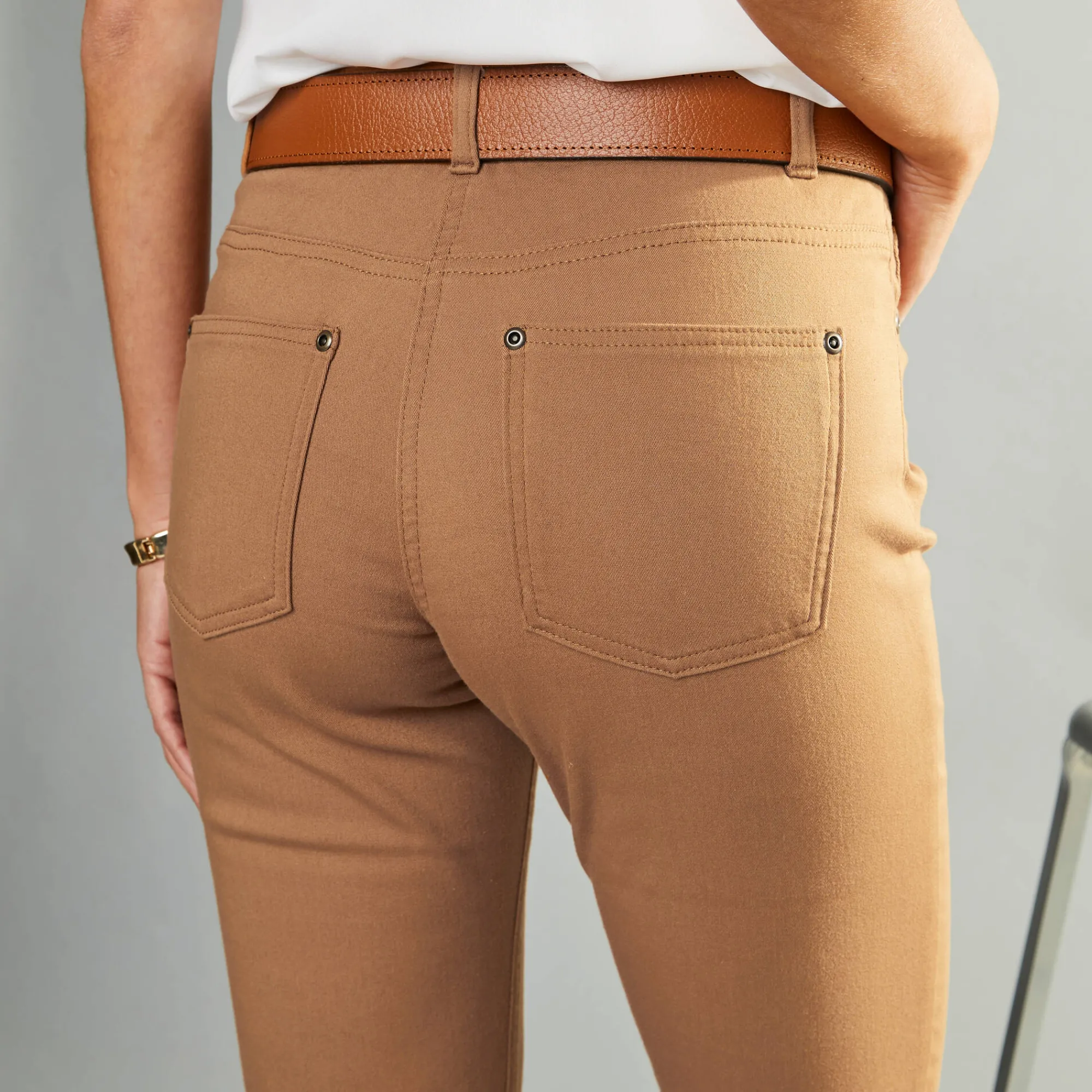 Broek<Colors&Co Rechte stretchbroek hazelnootbruin