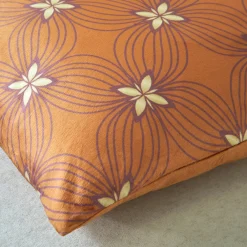 Kussen<Blancheporte Rechthoekig velours kussen met bloemenprint karamel