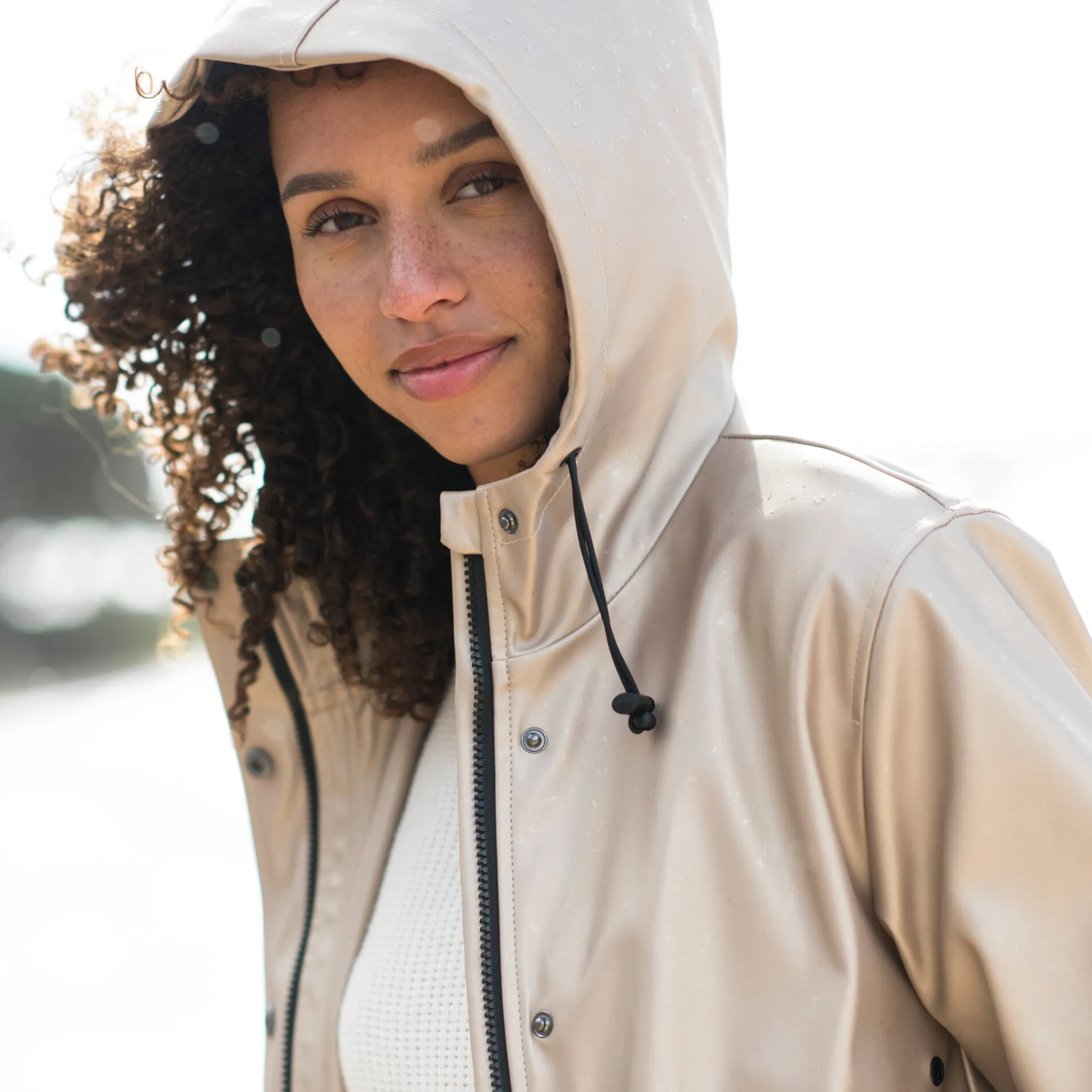 Parka En Donsjas<Blancheporte Regenjas in toile cirée van gerecycleerd polyester(**) GLANZEND BEIGE