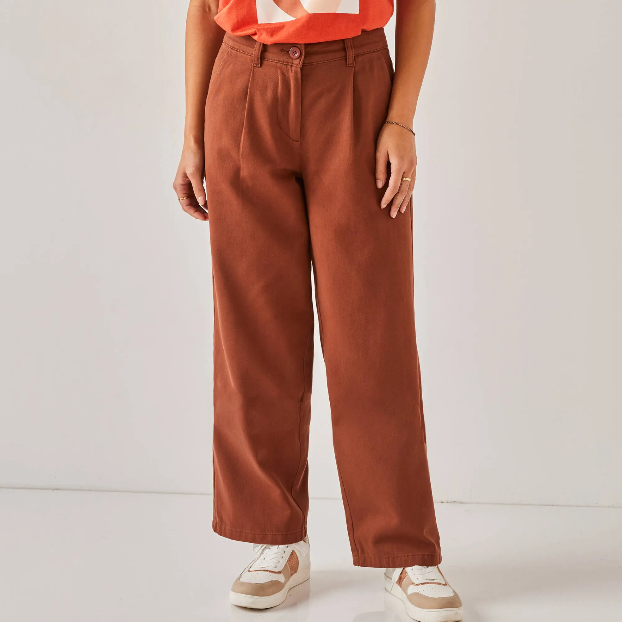 Broek<Blancheporte Ruime, rechte broek, speciaal voor kleine lengtes karamel