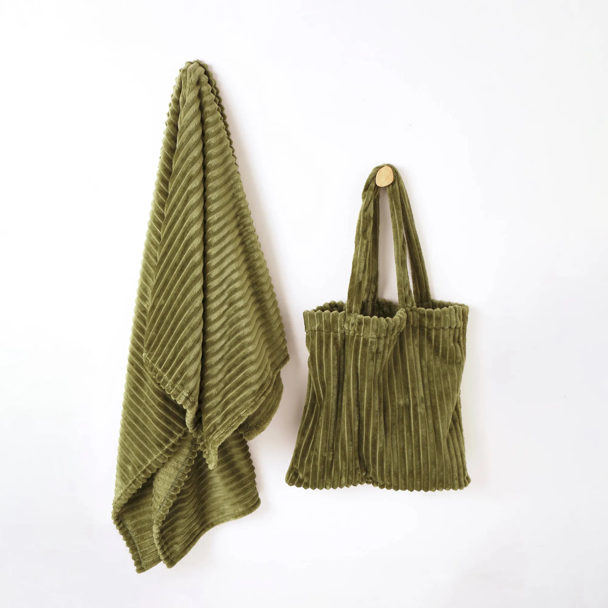 Plaid<Blancheporte Set van plaid en tas in fleece kaki