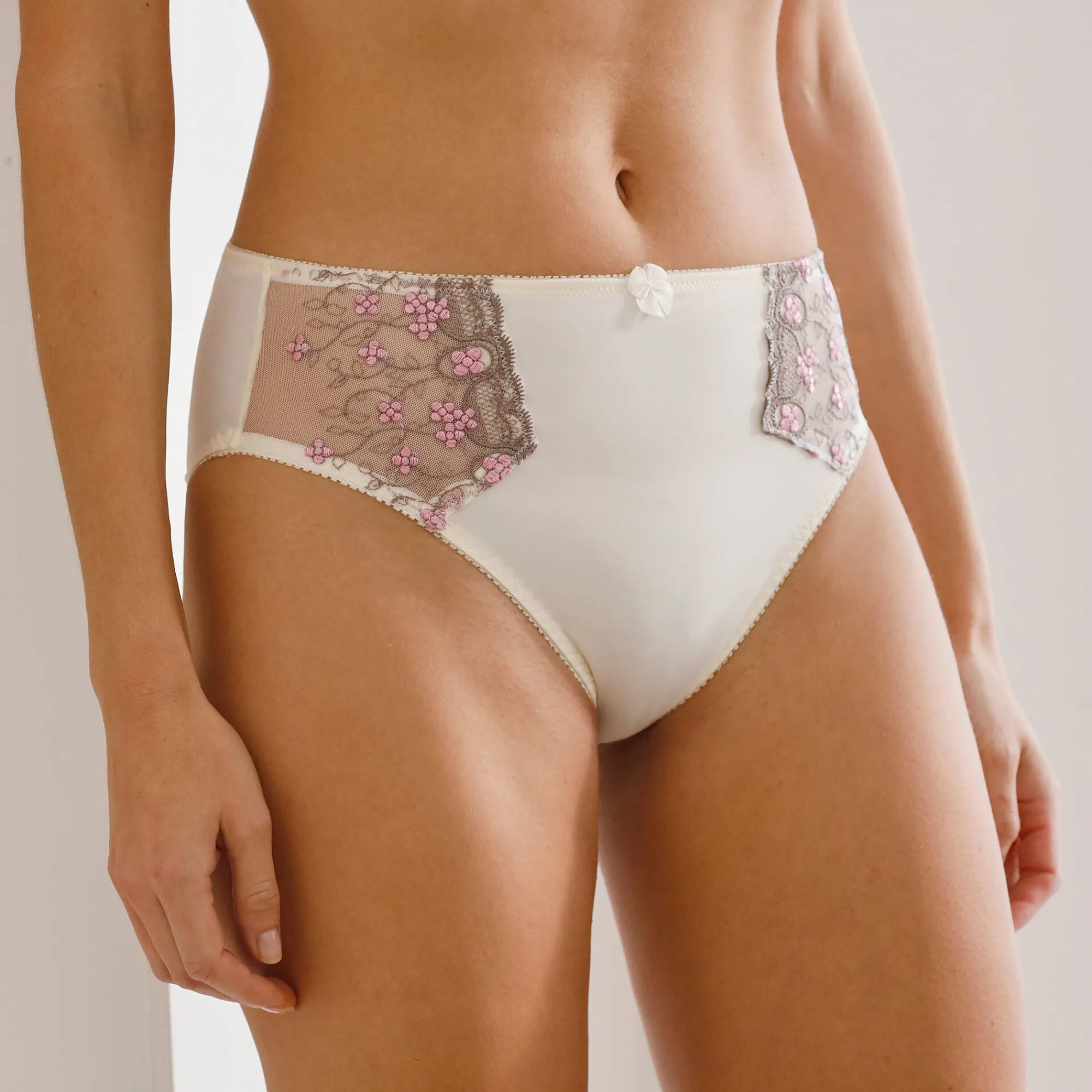 Slip En Shorty<Confidence Lingerie Slip in microvezel en geborduurde tule Caminata ivoorkleur