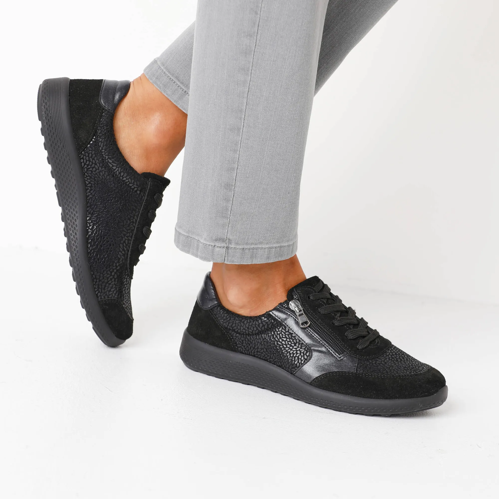 Baskets En Sneakers|Schoenen<Blancheporte Sneakers met veters en rits, in leer met rekbare pasjes zwart