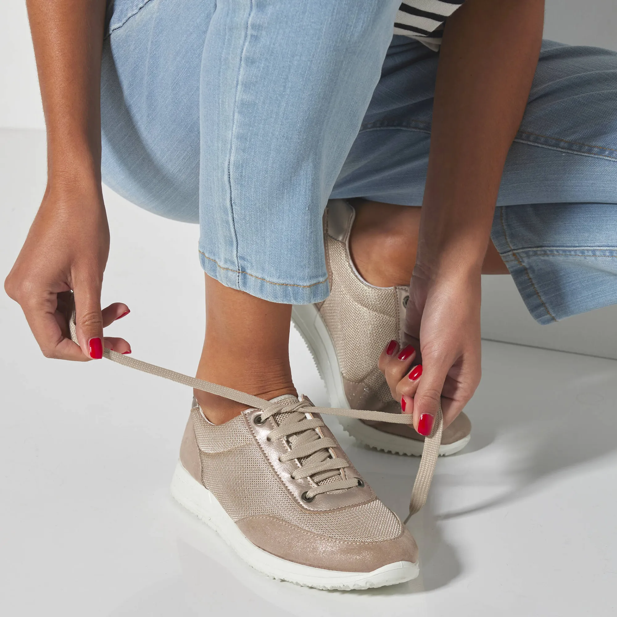 Baskets En Sneakers|Schoenen<Blancheporte Sneakers met veters, voor gevoelige voeten, rekbaar materiaal - glanzend beige