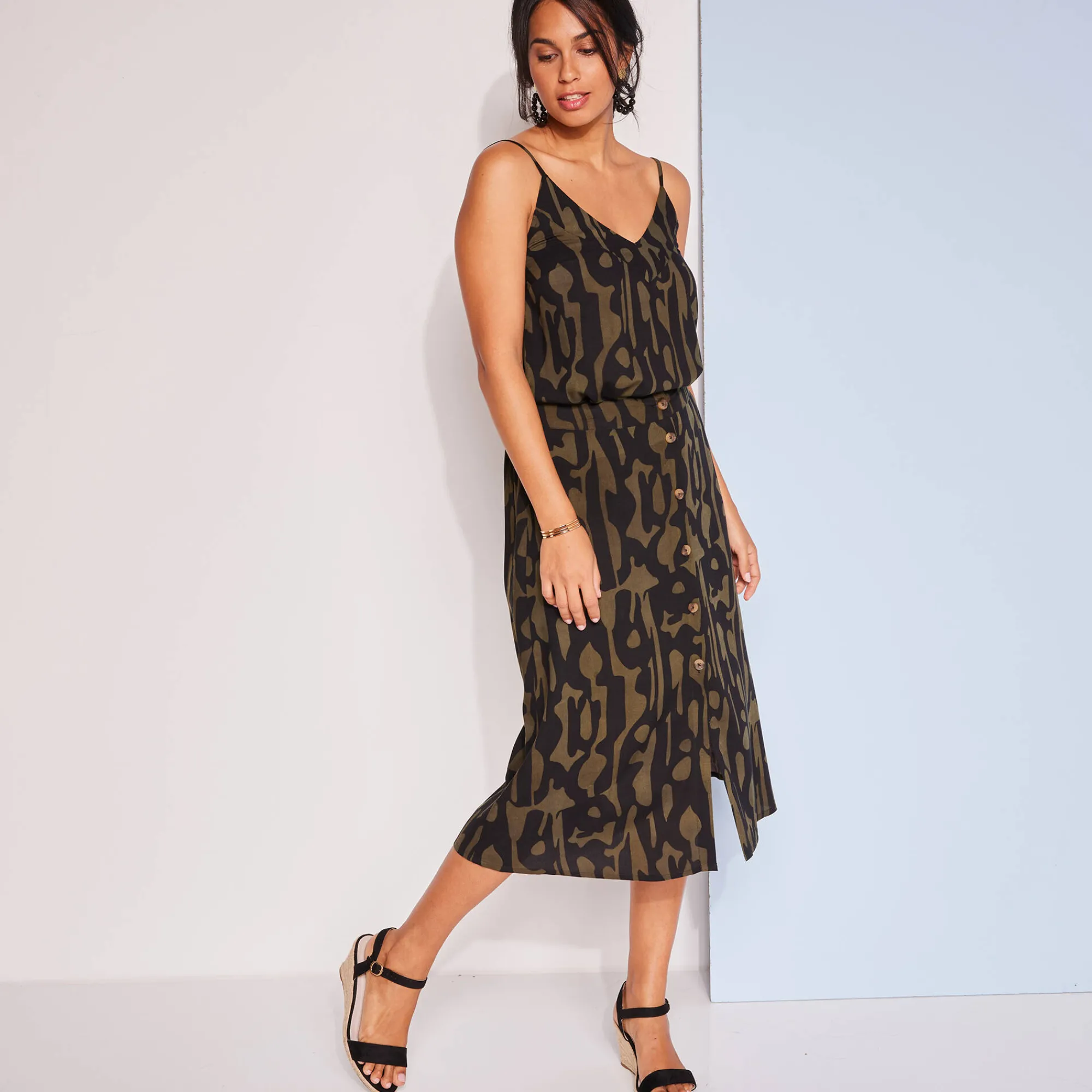 Rok<Blancheporte Soepele rok met knoopsluiting en grafische print, viscose kaki / zwart