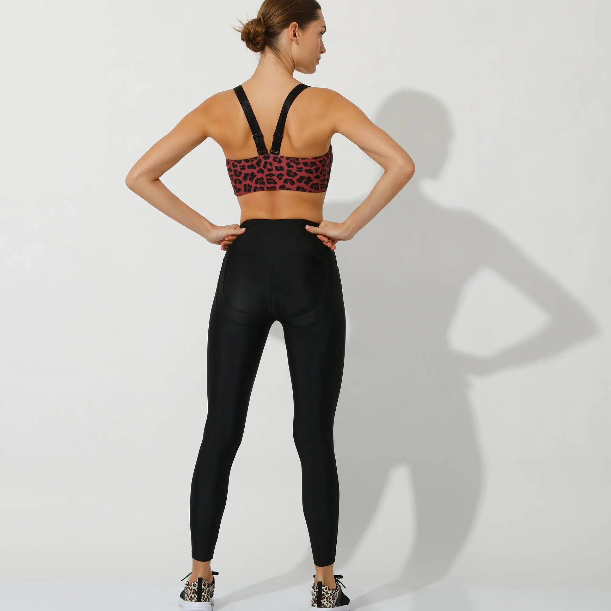 Beha<Blancheporte Sportbeha in microvezel met dierenhuidprint pruim / zwart