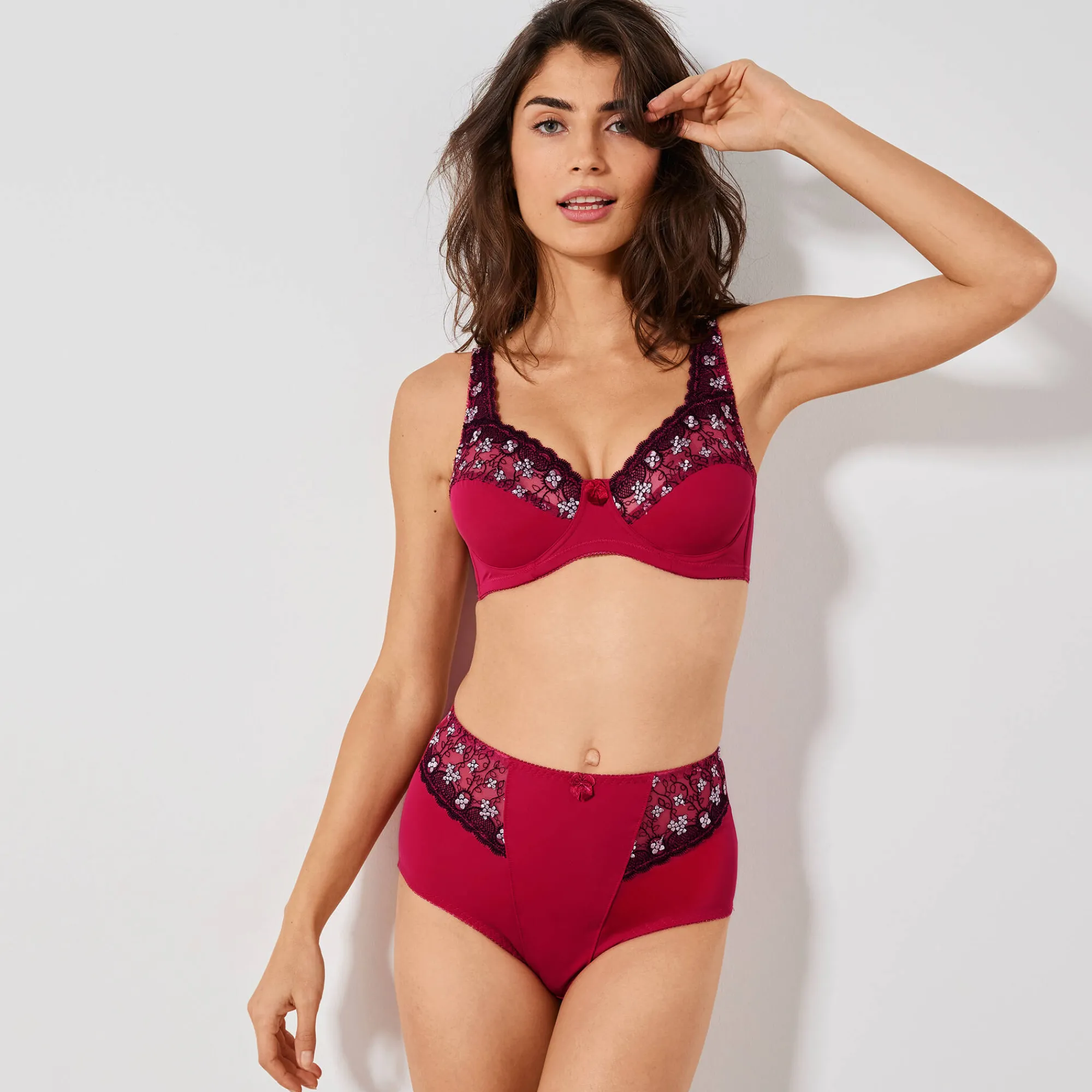 Feestelijke Lingerie|Beha<Confidence Lingerie Steungevende beha in microvezel Caminata - met beugels kersenrood