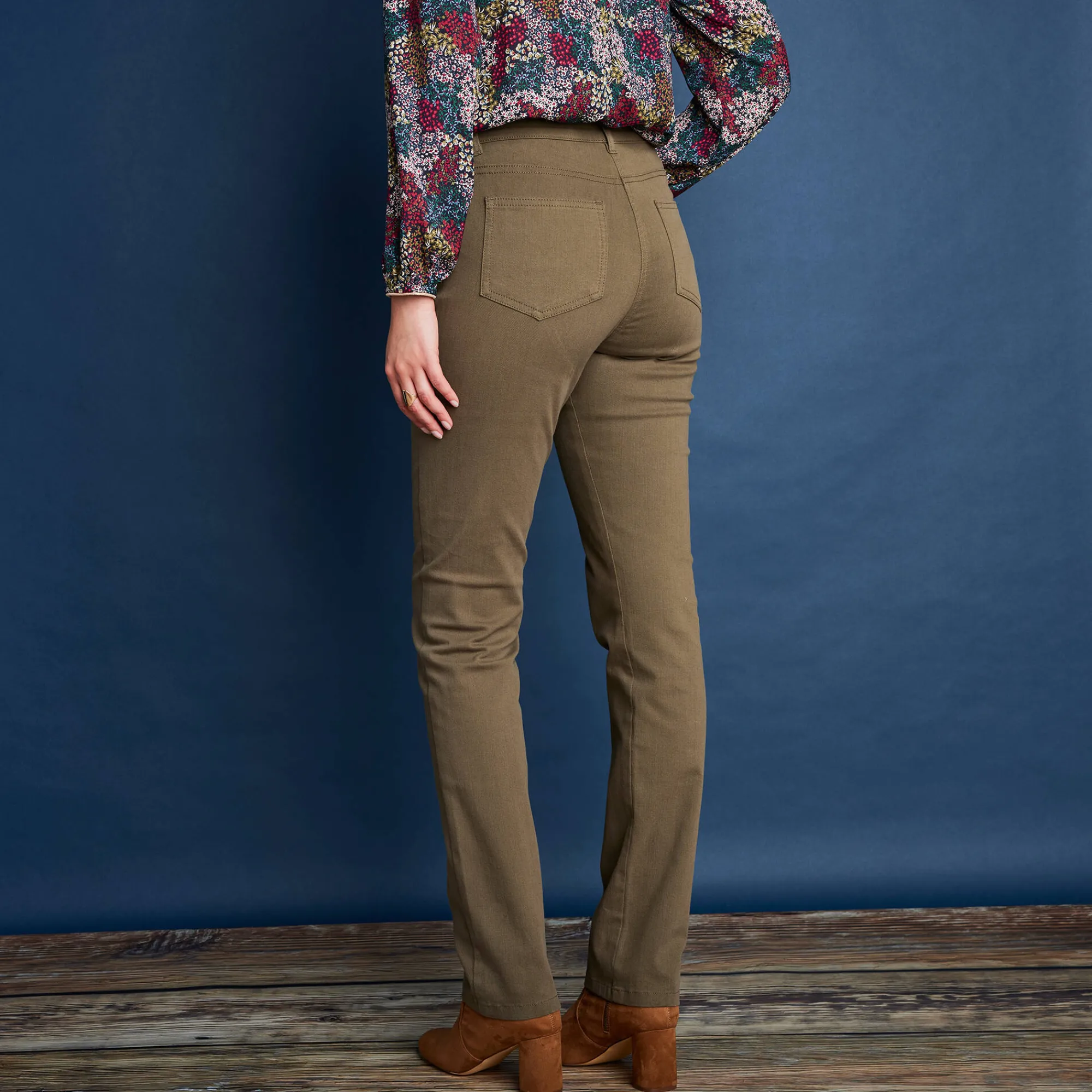 Broek<Colors&Co Steungevende broek voor kleine lengte, binnenpijplengte 75 cm olijfgroen