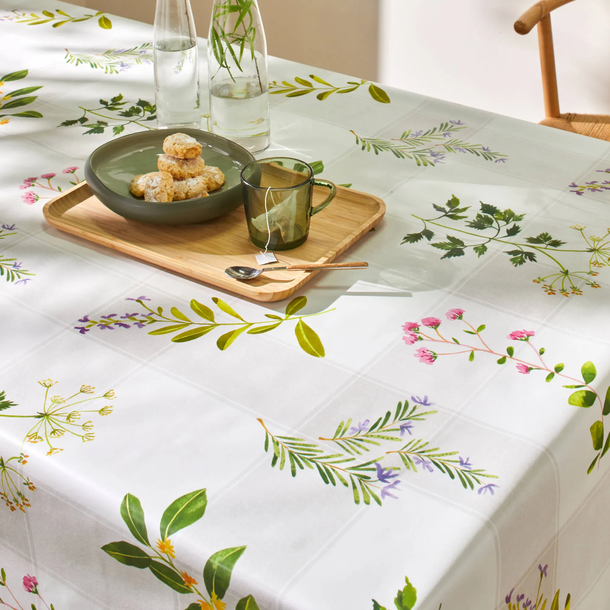 Tafelkleed<Blancheporte Tafelkleed met lenteprint wit / veelkleurig