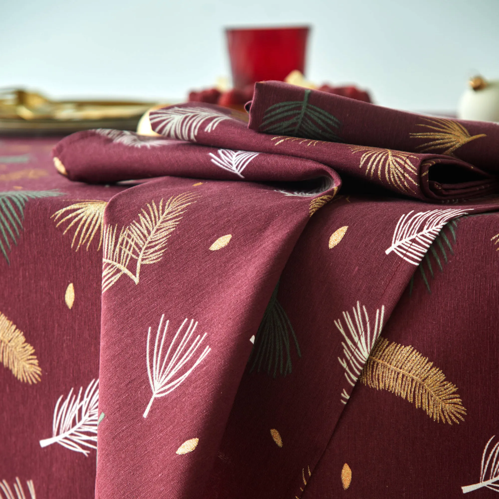 Feesttafel|Tafellaken En Tafelloper<Blancheporte Tafellaken met goudkleurige bladerenprint wijnrood
