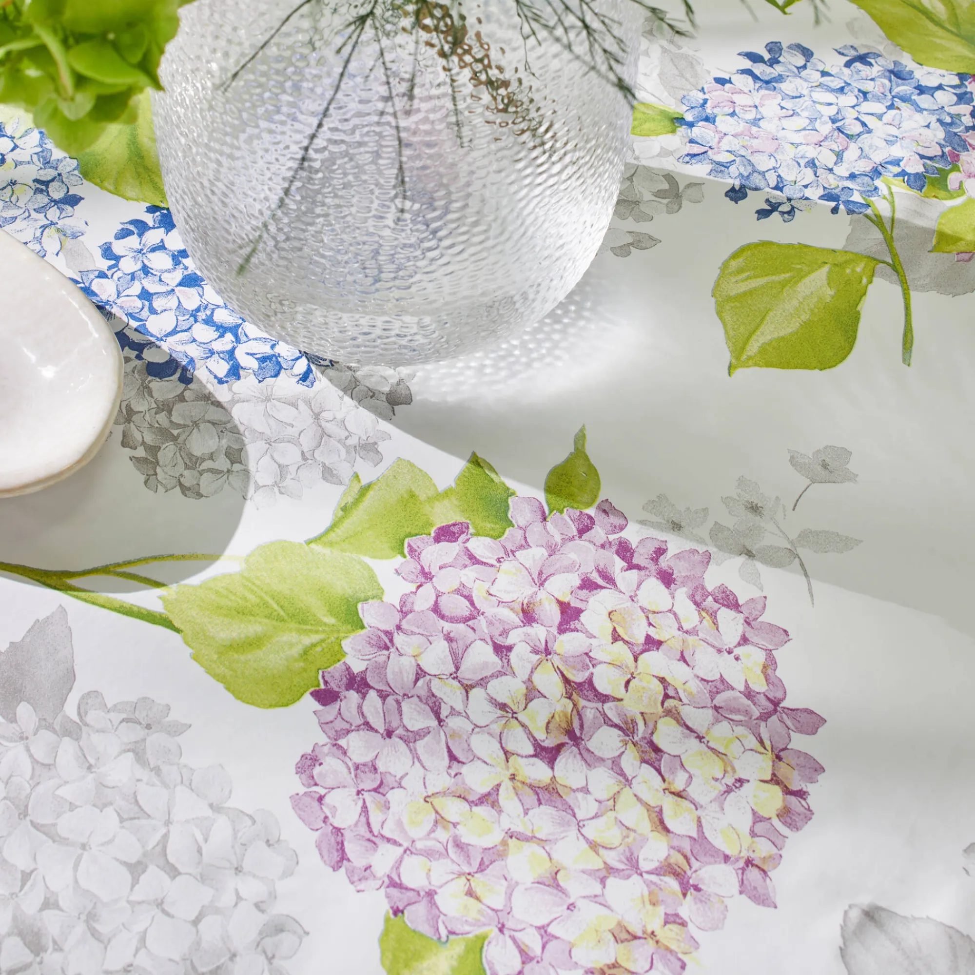 Tafelkleed<Blancheporte Tafelzeil met hortensiaprint wit / blauw