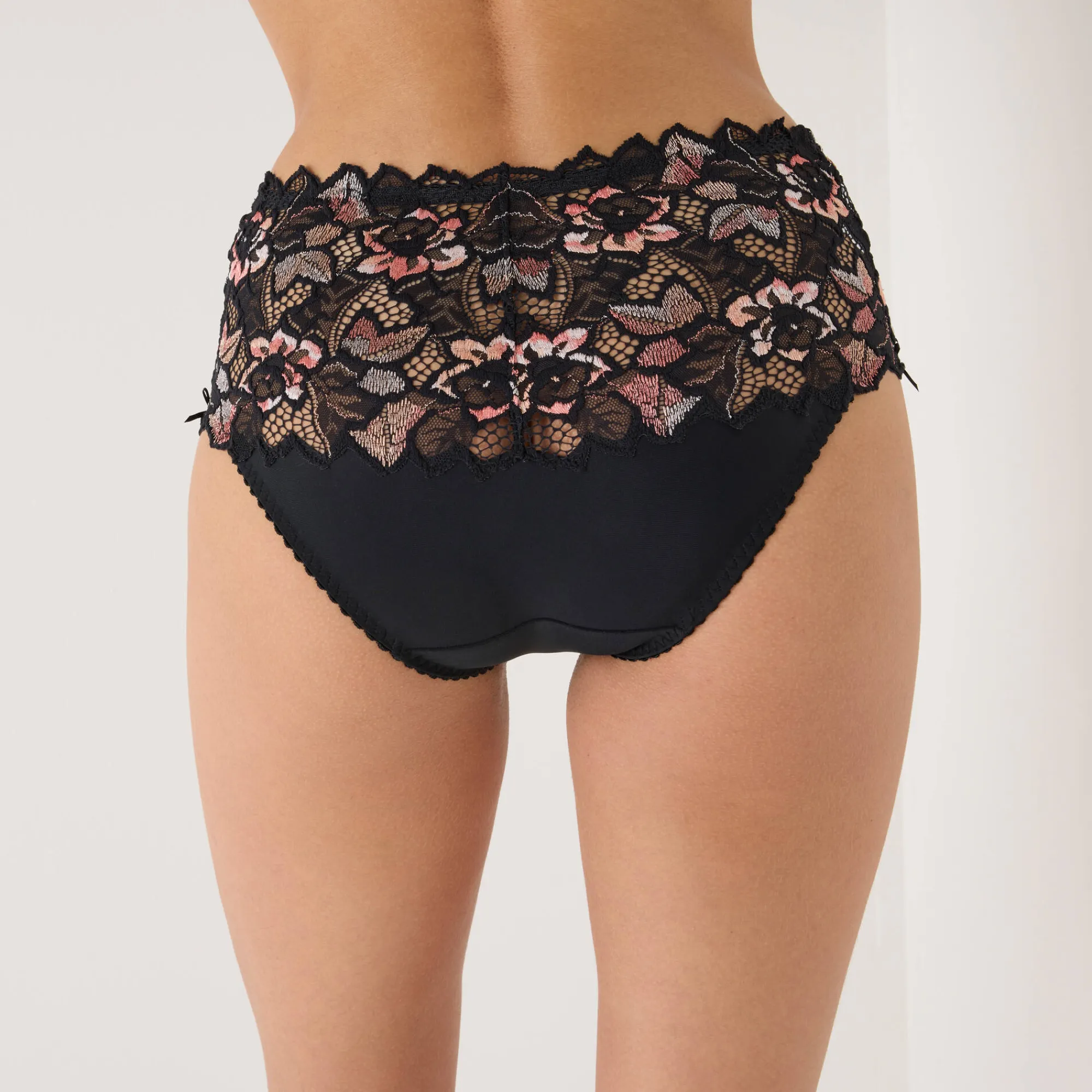 Feestelijke Lingerie|Slip En Shorty<Sans Complexe Tailleslip in tweekleurige kant Arum Cabaret zwart
