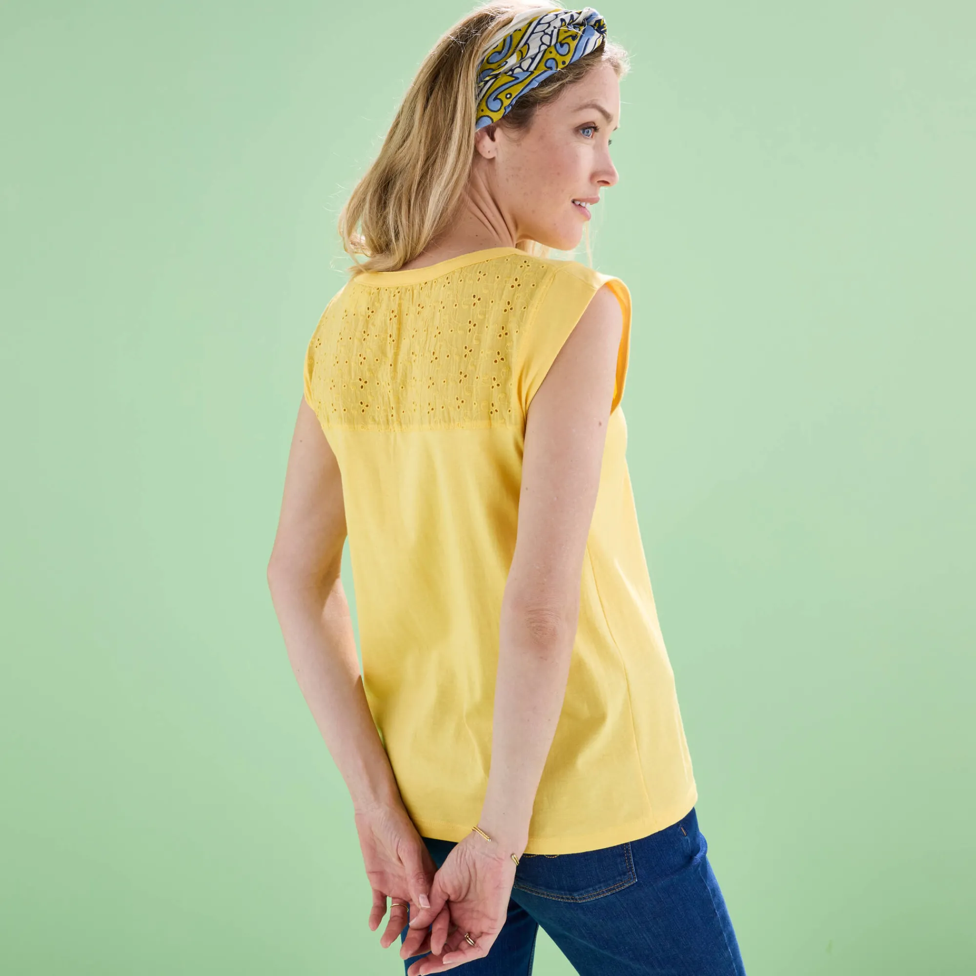 T-Shirt En Topje<Blancheporte Topje met V-hals, detail in broderie anglaise op de rug geel