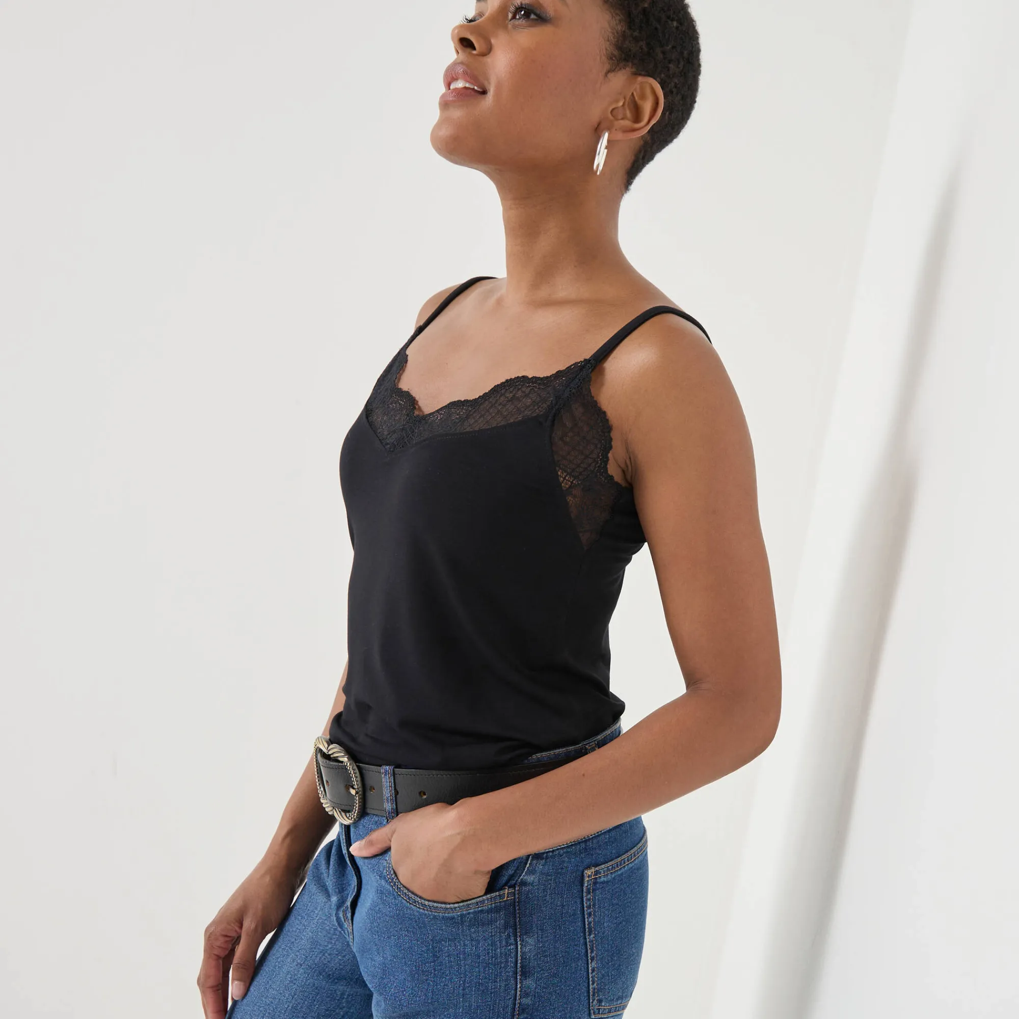 T-Shirt En Topje<Blancheporte Topje met V-hals in kant, verstelbare bandjes zwart