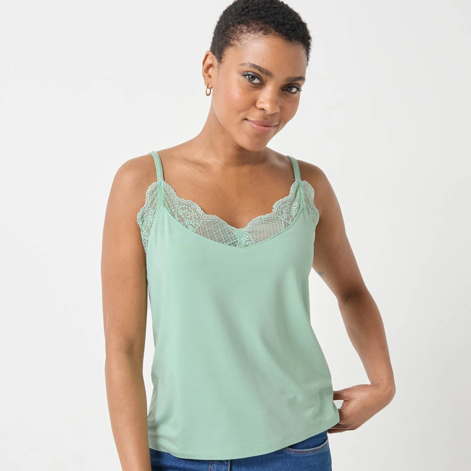T-Shirt En Topje<Blancheporte Topje met V-hals in kant, verstelbare bandjes amandel groen