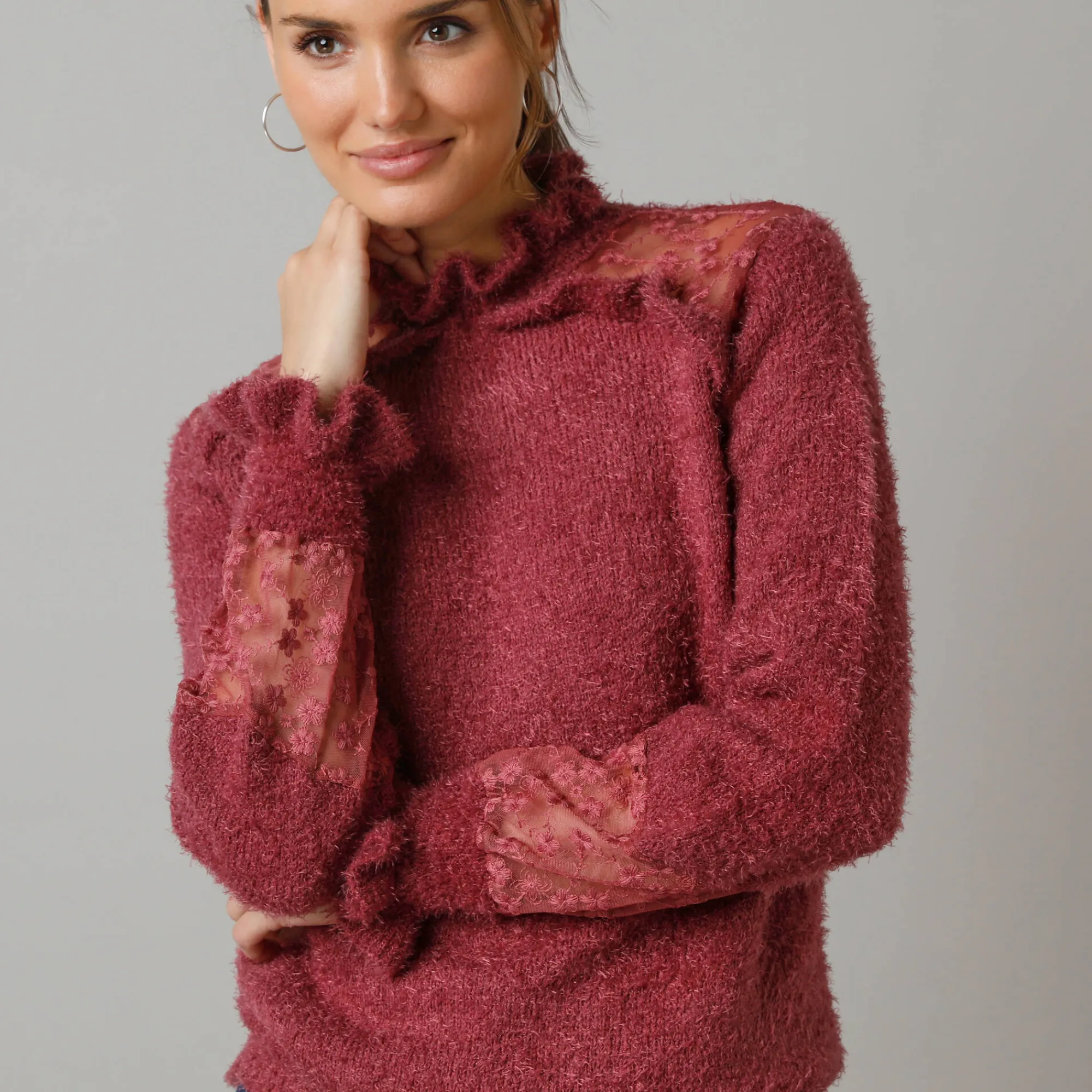 Trui En Vest<Lora Zellini Trui met opstaande ruchekraag, harig tricot en geborduurde tule vijgenkleur