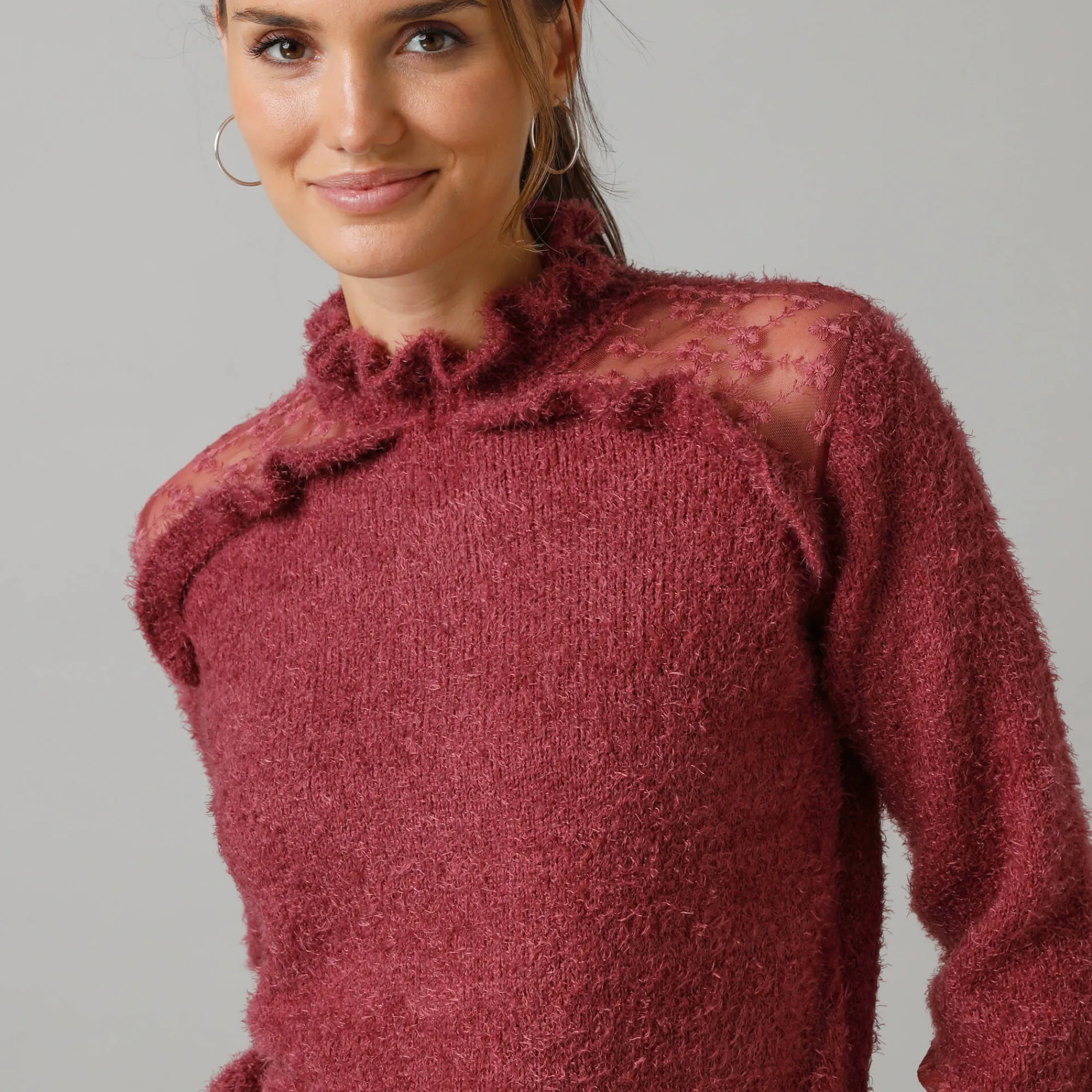Trui En Vest<Lora Zellini Trui met opstaande ruchekraag, harig tricot en geborduurde tule vijgenkleur