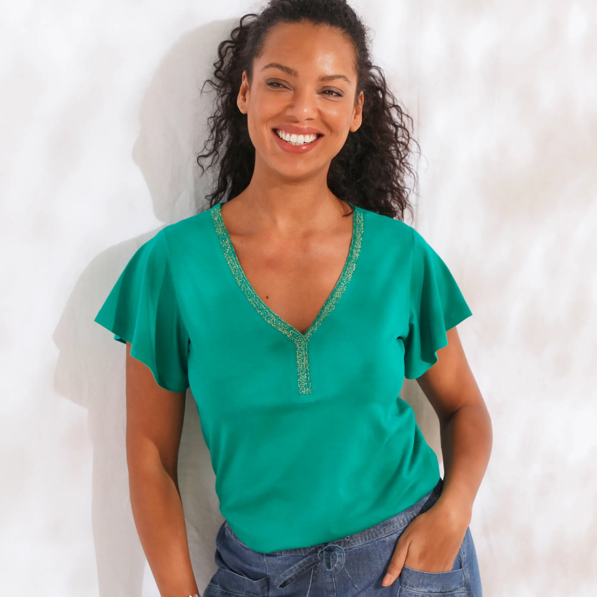 T-Shirt En Topje<Blancheporte T-shirt in effen tricot met goudkleurige V-hals groen