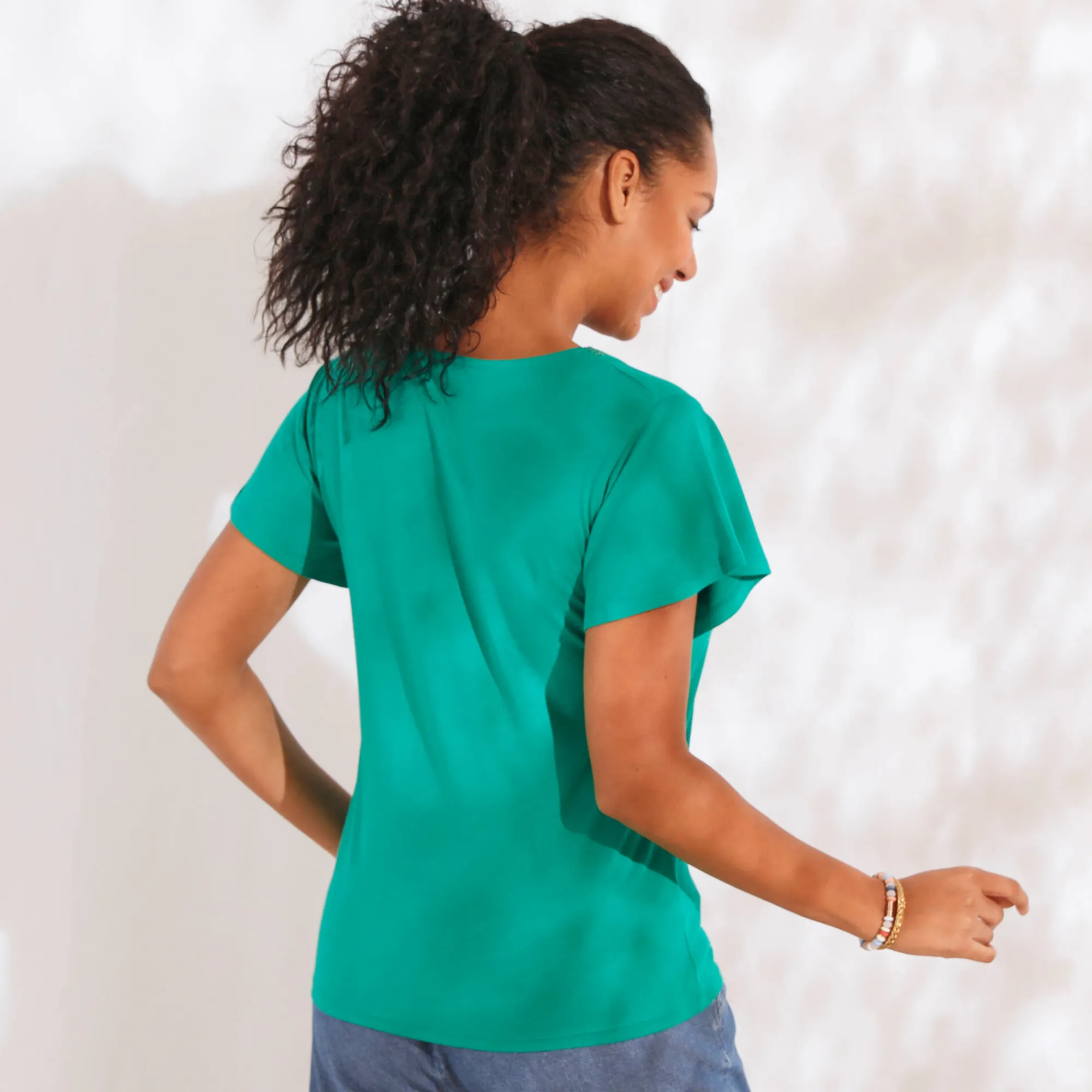 T-Shirt En Topje<Blancheporte T-shirt in effen tricot met goudkleurige V-hals groen