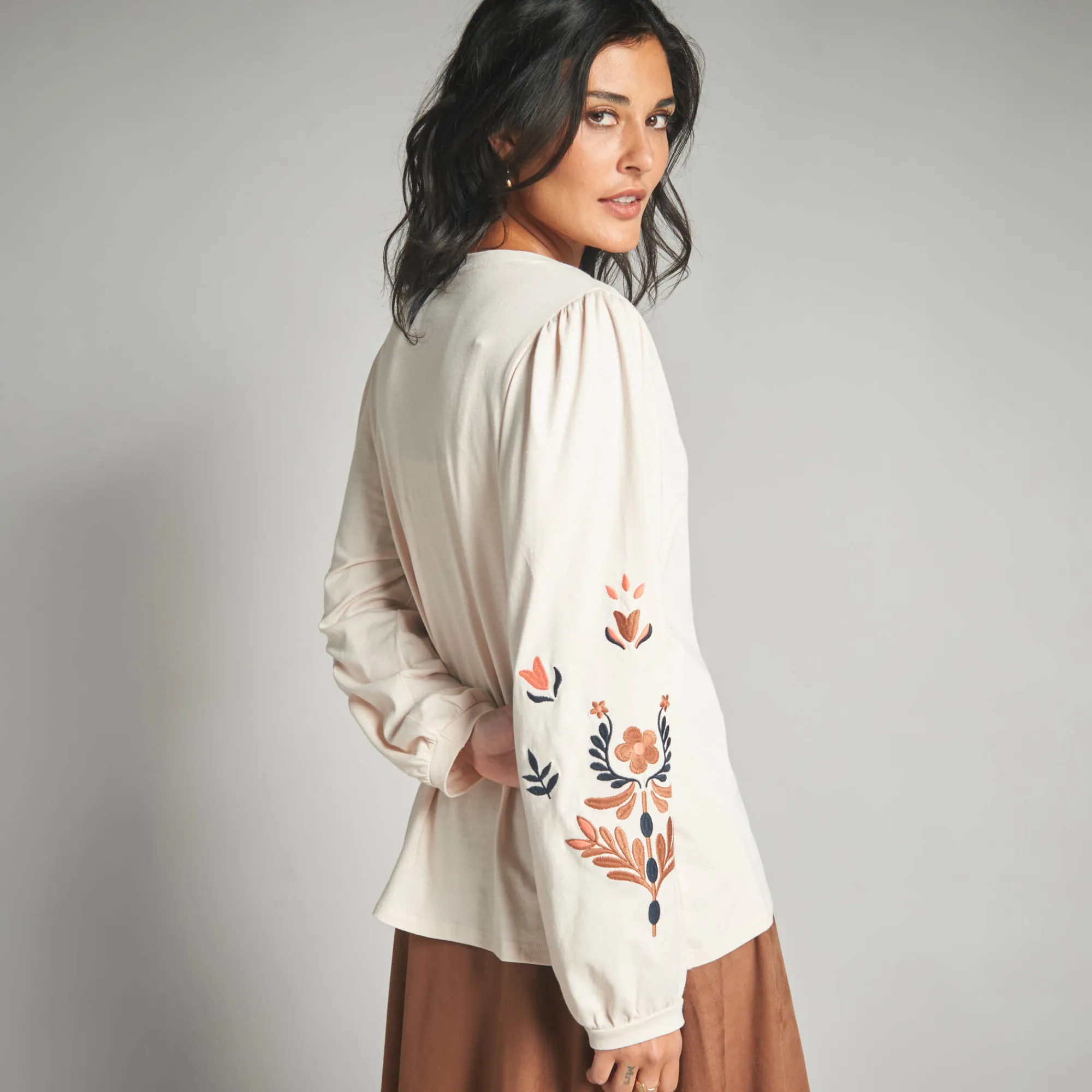 T-Shirt En Topje<Lora Zellini T-shirt met lange, geborduurde mouwen, katoen ecru