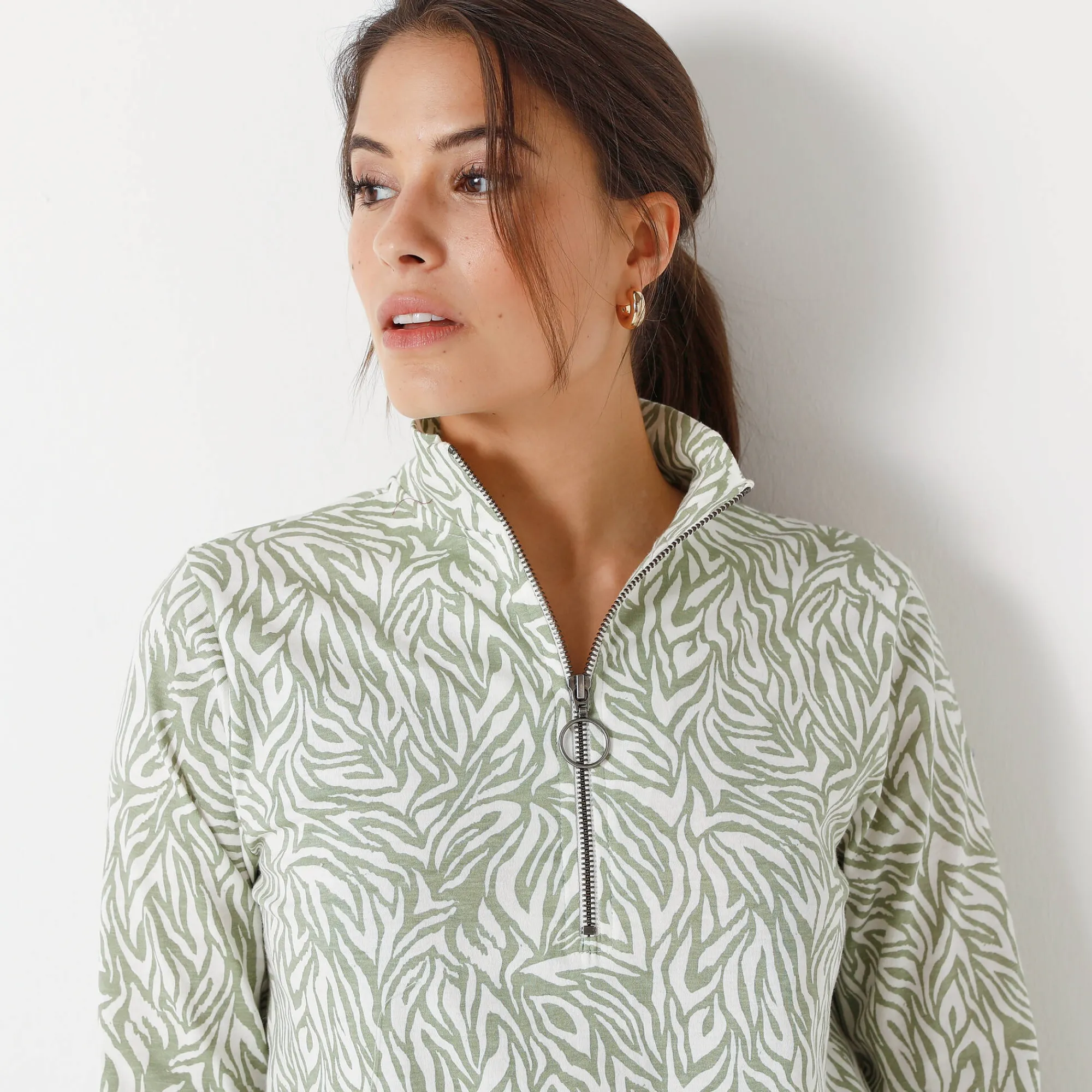 T-Shirt En Topje<Blancheporte T-shirt met opstaande ritskraag en zebraprint amandel groen
