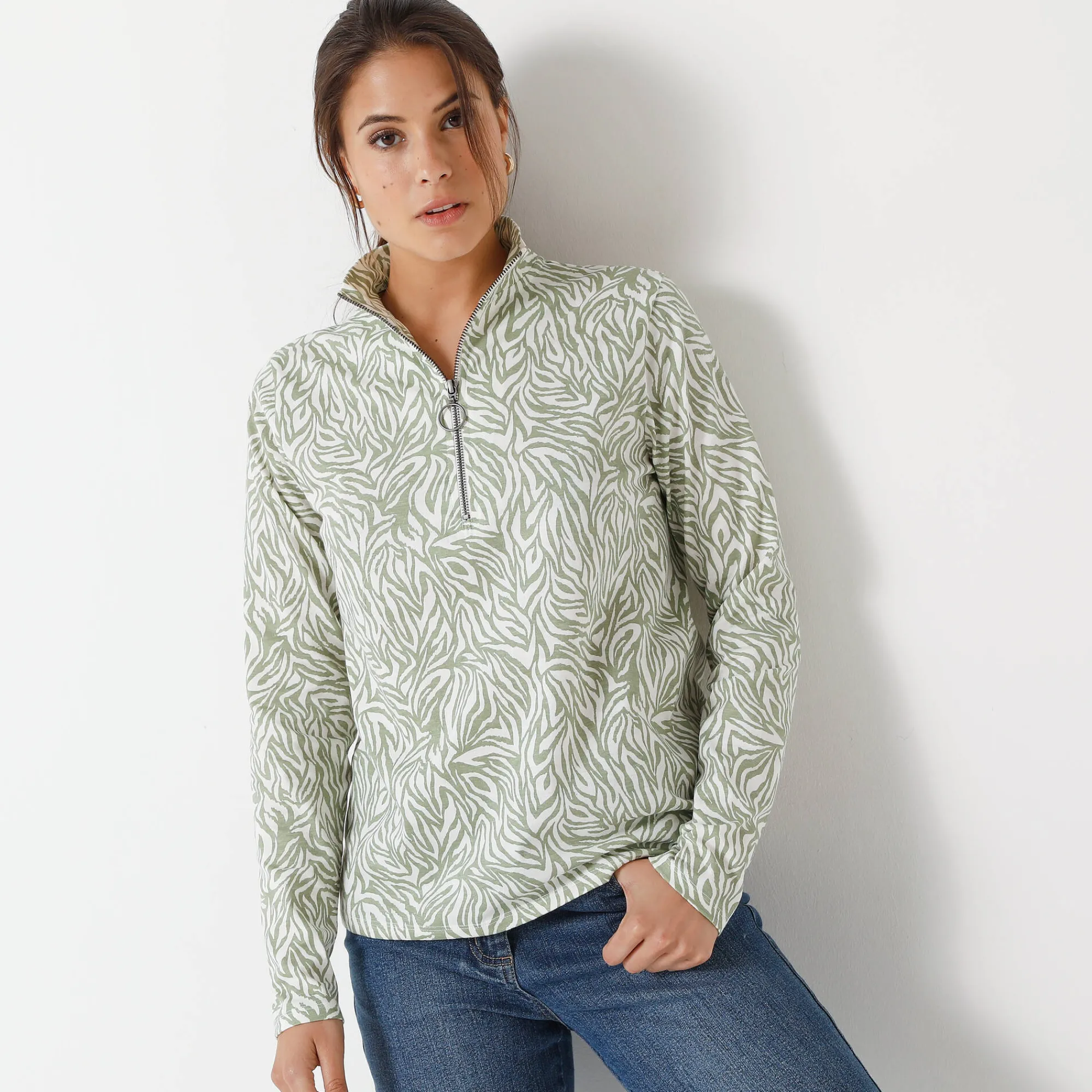 T-Shirt En Topje<Blancheporte T-shirt met opstaande ritskraag en zebraprint amandel groen