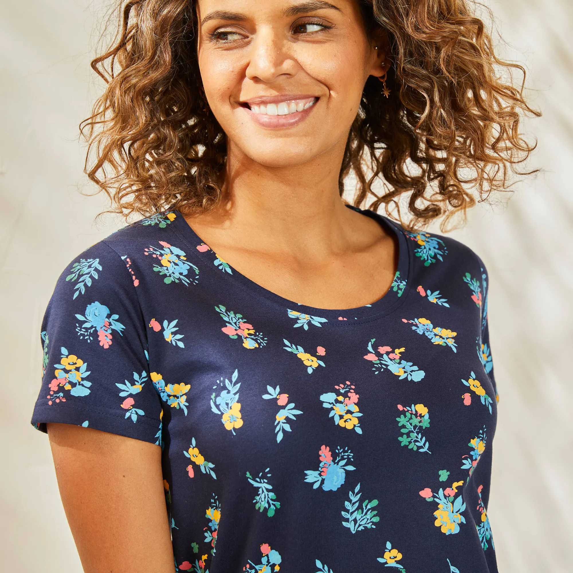 T-Shirt En Topje<Blancheporte T-shirt met ronde hals en bloemenprint, katoen marine
