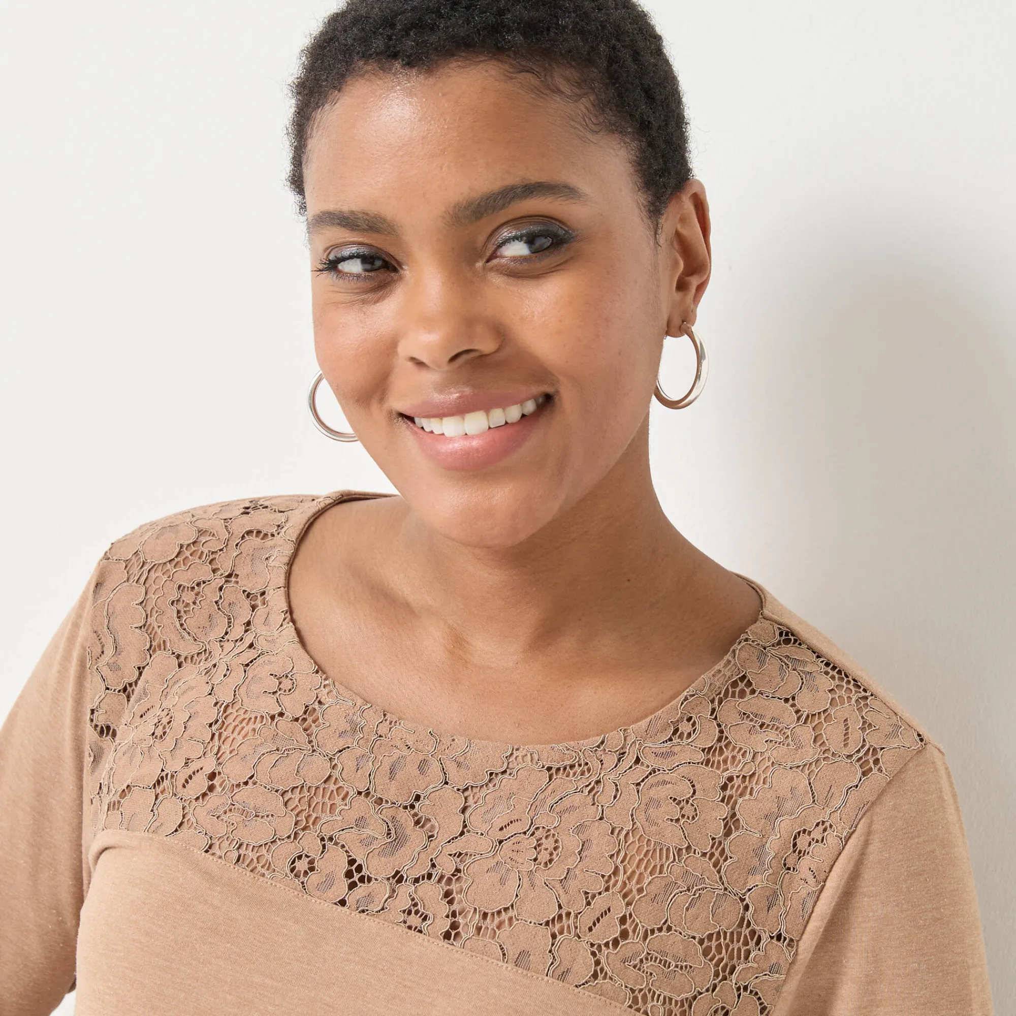 T-Shirt En Topje<Blancheporte T-shirt met ronde hals en lange mouwen in kant chiné hazelnootbruin