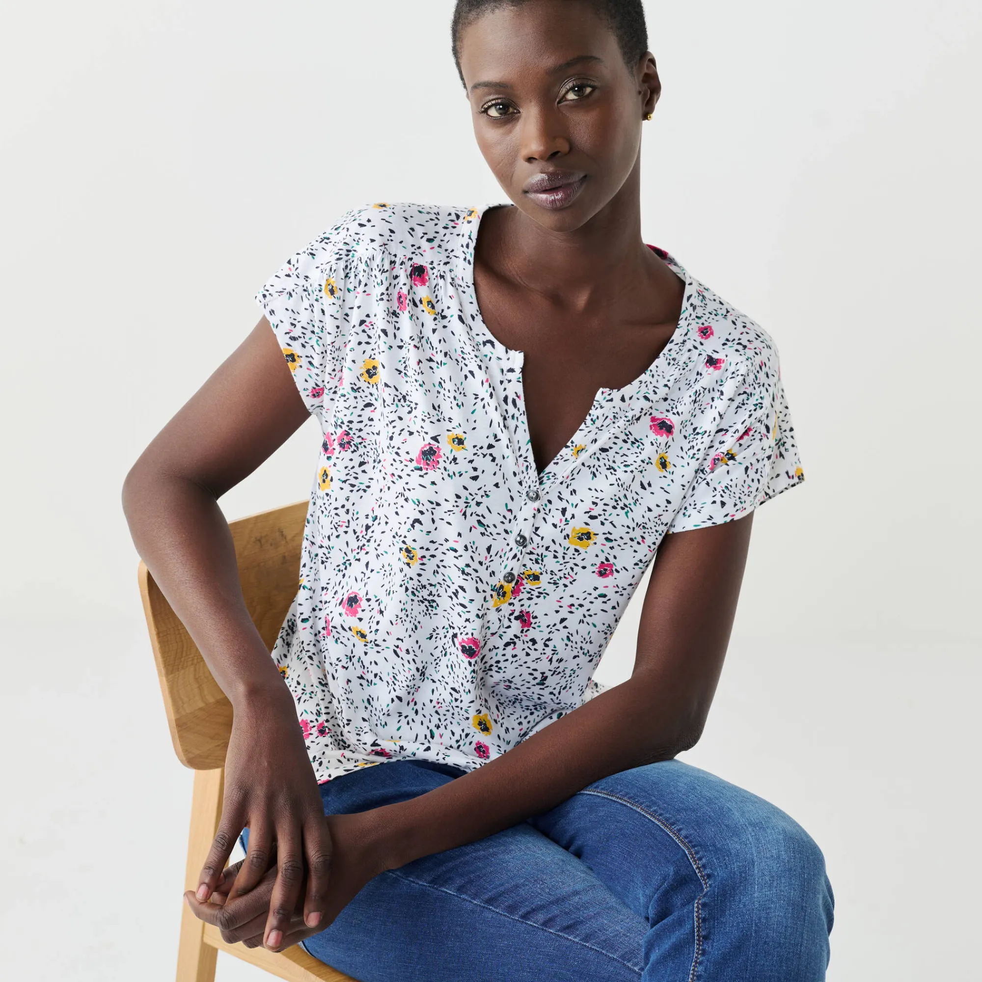 T-Shirt En Topje<Blancheporte T-shirt met Tunesische hals en korte mouwen, bedrukt wit