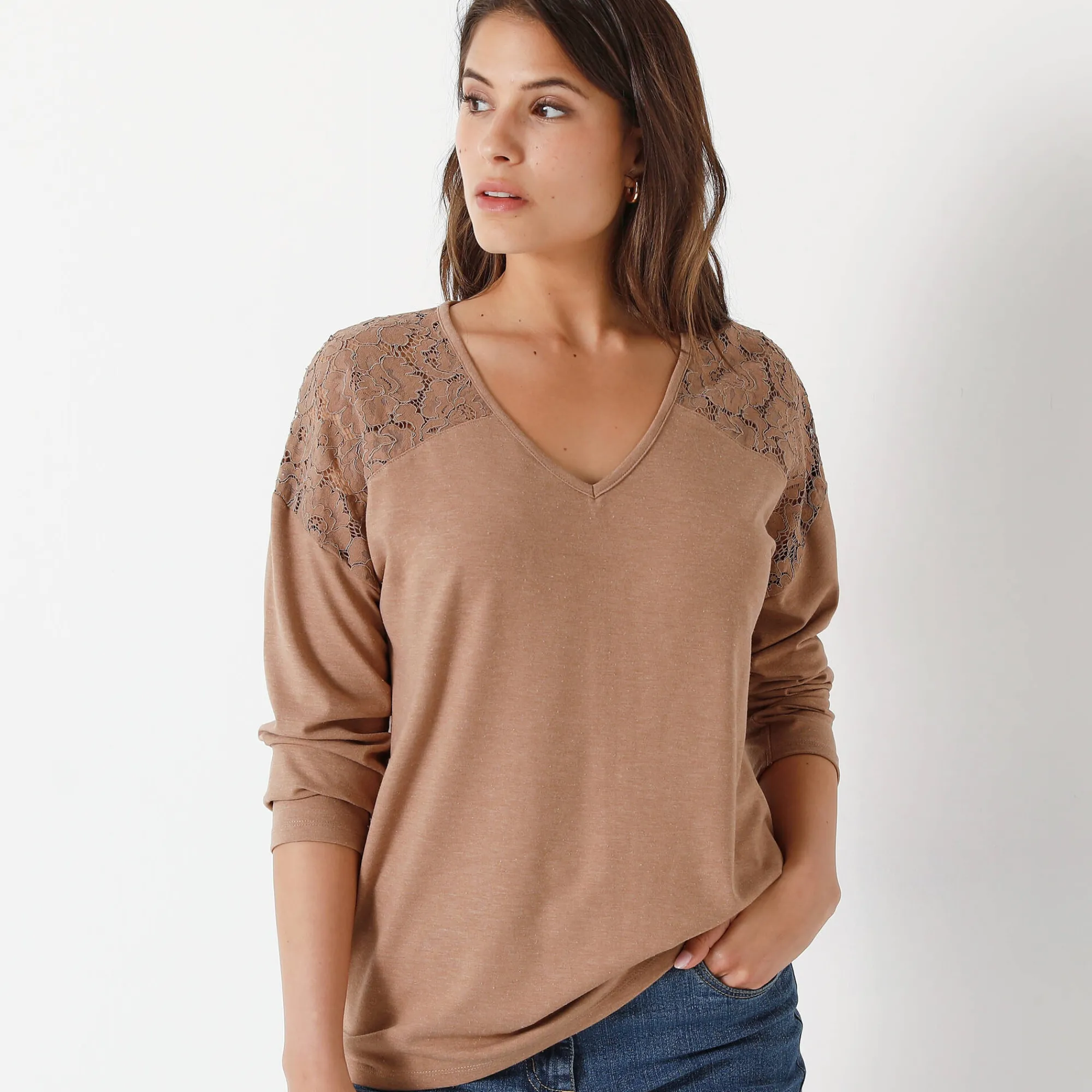 T-Shirt En Topje<Blancheporte T-shirt met V-hals en lange mouwen in kant chiné hazelnootbruin