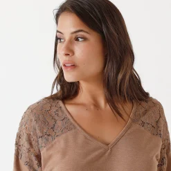 T-Shirt En Topje<Blancheporte T-shirt met V-hals en lange mouwen in kant chiné hazelnootbruin